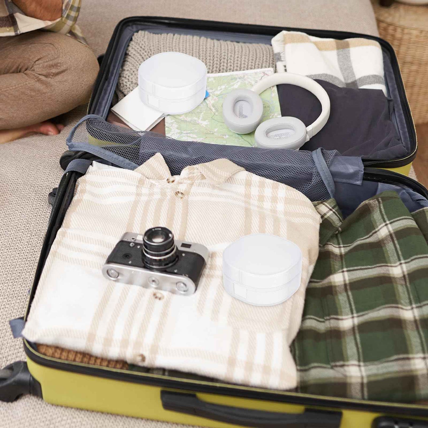 QfwdfcTrenz 4Pcs Plastic Cotton Square Holder Cosmetic Cotton Pad Holder with Hanging Loop Portable Travel and Sealed Suitable for Makeup Remover Cottons Balls, White