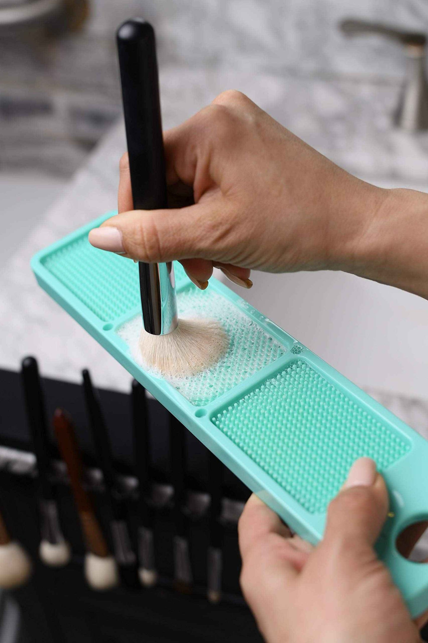 Mat Makeup Brush Cleaner - Exfoliating Pad for Deep Cleaning Foundations Brushes