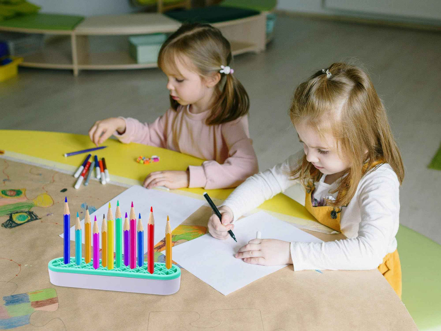 GDFYMI 2Pcs Silicone Makeup Brush Holders Green Purple Stand Makeup Brush Organizers Make Up Brushes Storage for Painting Pen Brushes Nail Clippers Drill Pens Ruler Sewing Craft Tools