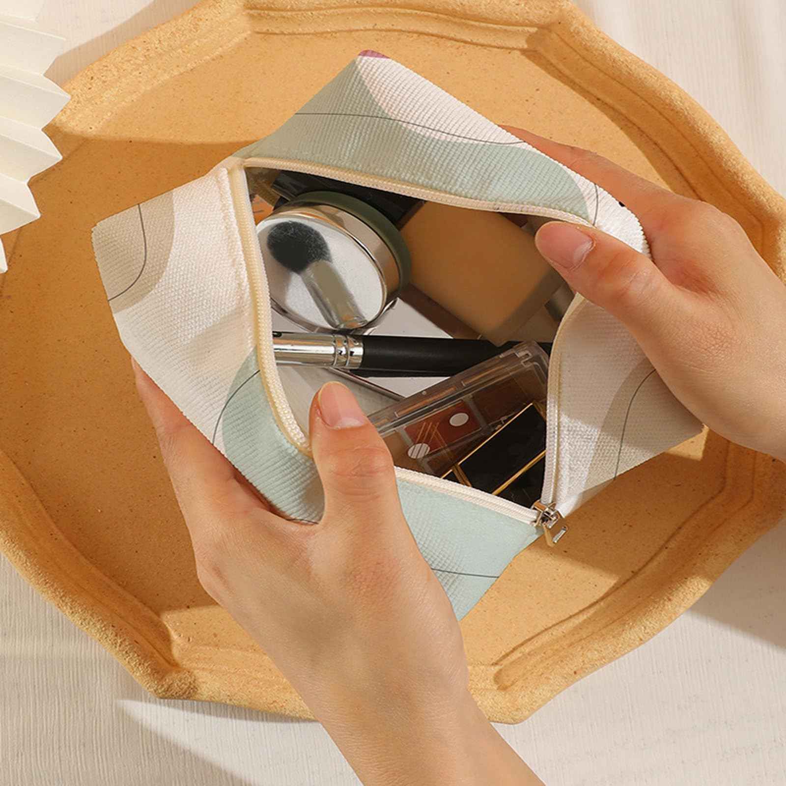 LYDZTION Personalized Initial Makeup Bag Letter Keychain, Custom Makeup Cosmetic Bag for Women Mom Best Friend Teen Girls Birthday Wedding Personalized Anniversary Bridal Shower Gifts (Z)