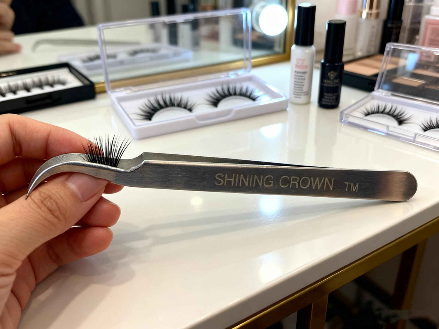 SHINING CROWN Curved Tweezers for Eyelash Extensions 1PC