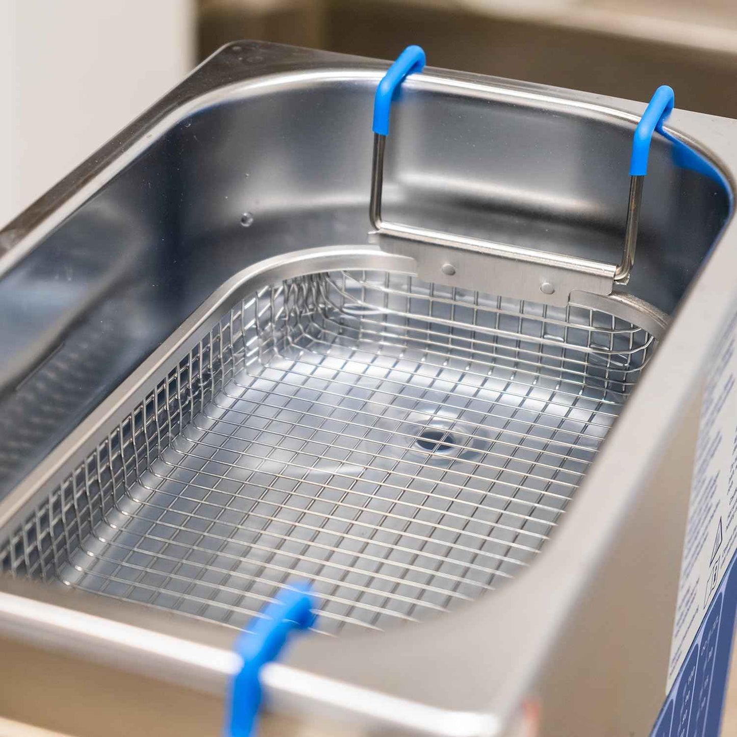 ERRECOM U-Sonic, Ultrasonic Cleaner Solution for Ultrasonic Machine Cleaners, Concentrate, Effective & Gentle Formulation for Jewels, Glasses, Aligner, Dentures, Small Accessories, 17 fl oz (500 mL)