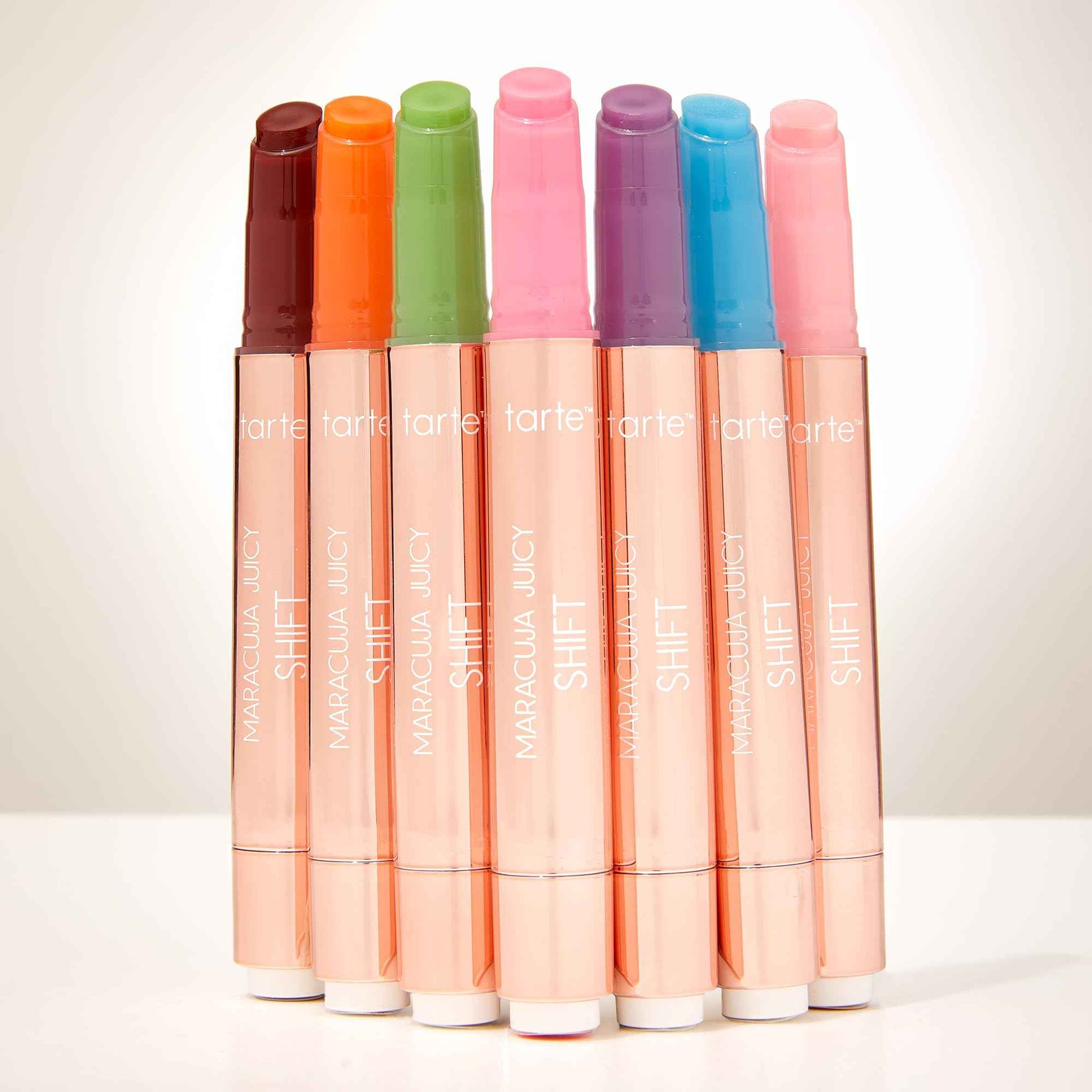 tarte maracuja juicy lip shift – Hydrating & Volumizing Lip Plumper Gloss Balm, Hyaluronic Acid & Vitamin E, pH-Powered Plumping Lipgloss, High Shine Finish, Vegan & Cruelty Free