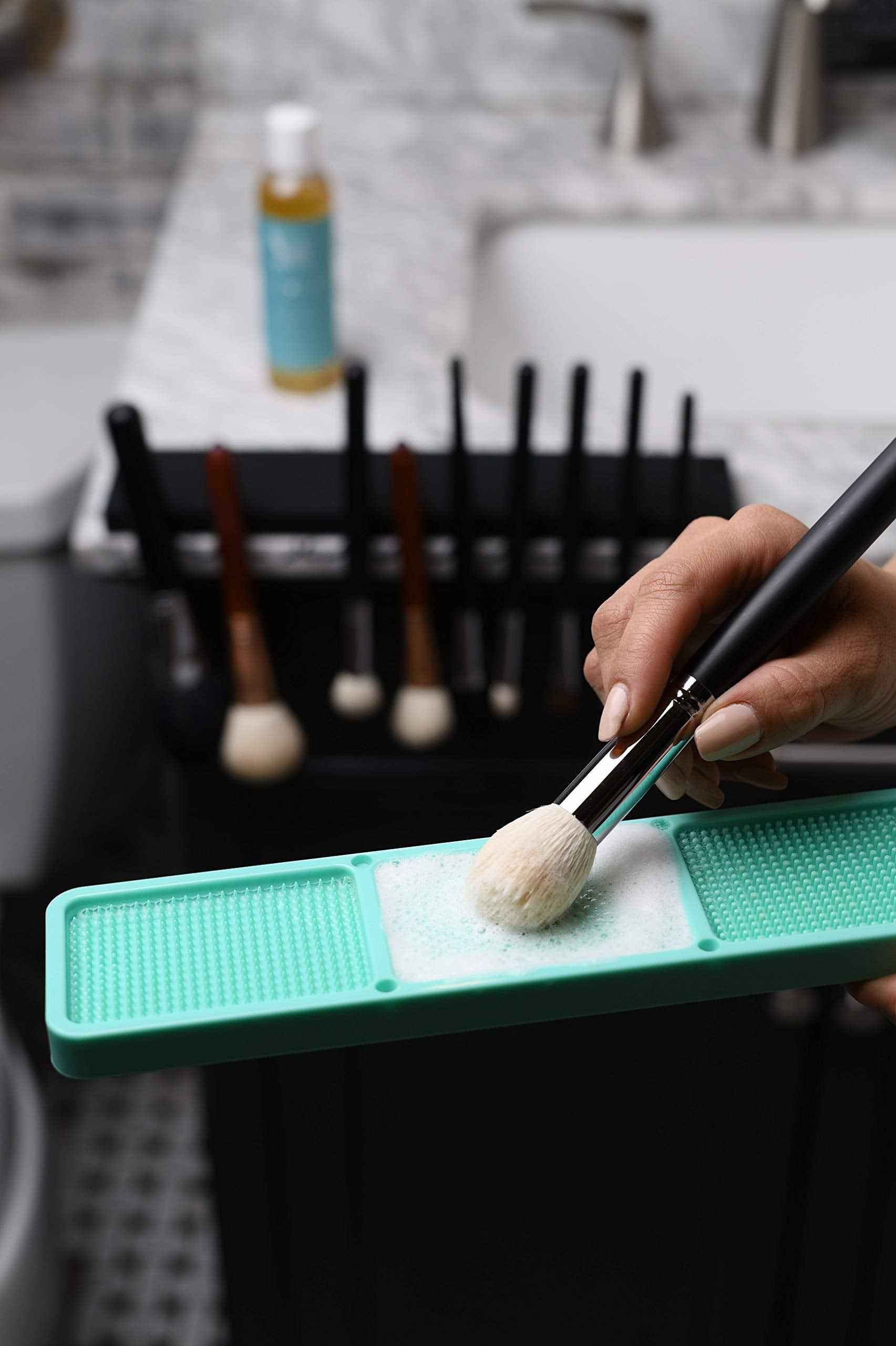 Mat Makeup Brush Cleaner - Exfoliating Pad for Deep Cleaning Foundations Brushes