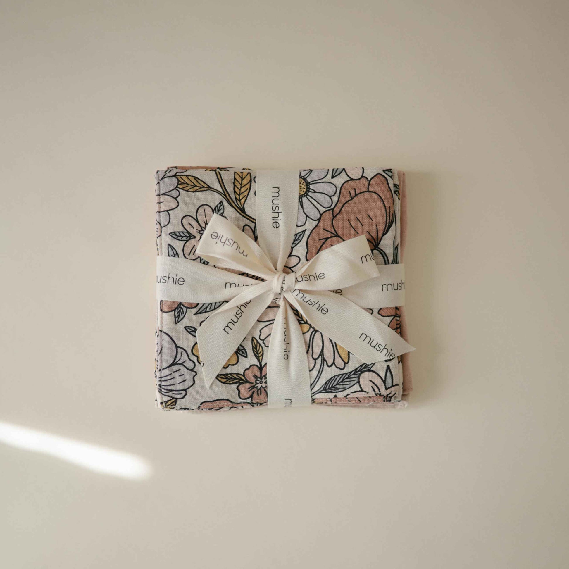 mushie Muslin Organic Cotton Washcloths 5-Pack (Retro Flowers Combo) | Soft Wipes for Baby Cleanups and Bathing