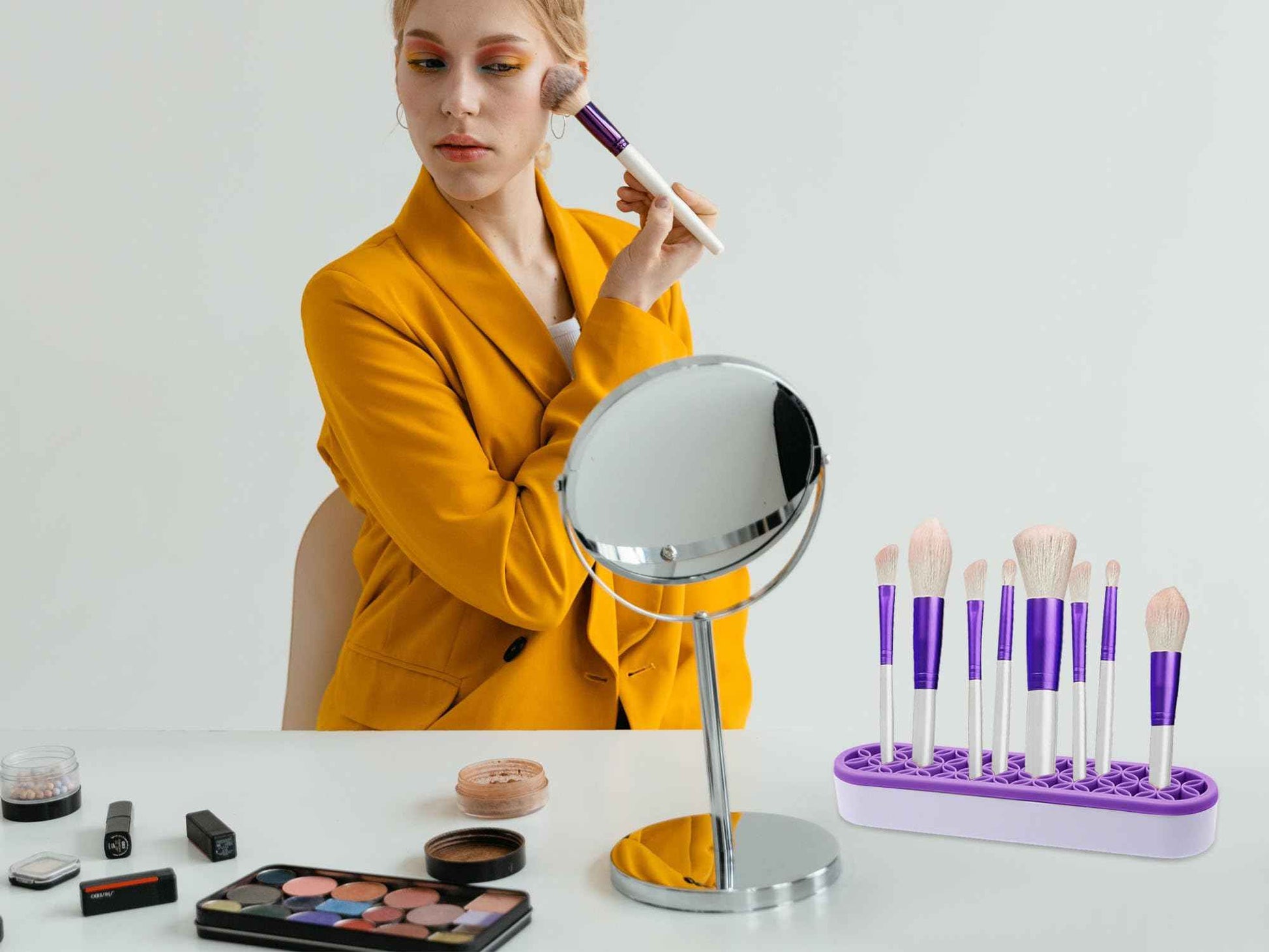 GDFYMI 2Pcs Silicone Makeup Brush Holders Green Purple Stand Makeup Brush Organizers Make Up Brushes Storage for Painting Pen Brushes Nail Clippers Drill Pens Ruler Sewing Craft Tools