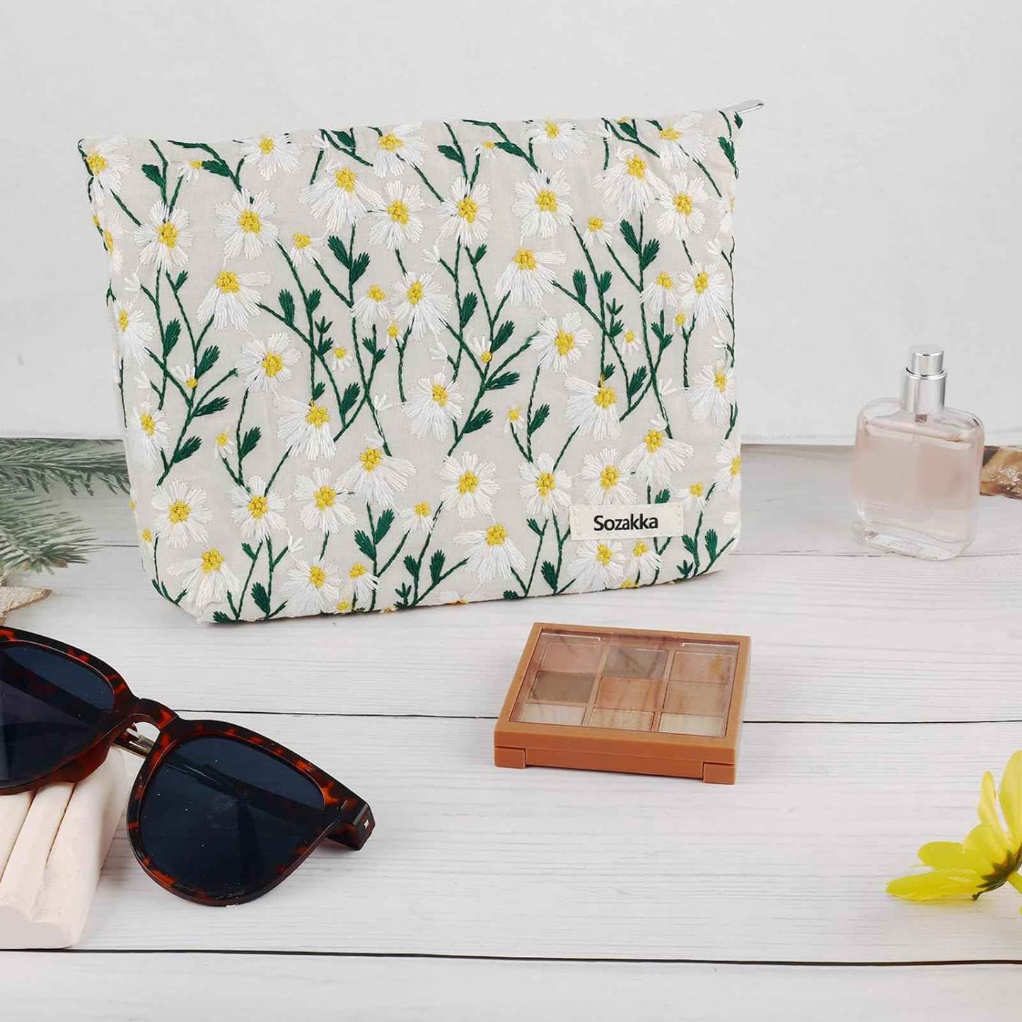 URSKYTOUS Flower Makeup Bag Travel Daisy Floral Cosmetic Bag for Women Cute Makeup Pouch Zipper Cosmetic Pouch for Purse Jacquard Aesthetic Floral Skincare Bag Portable Travel Toiletry Bag Organizer