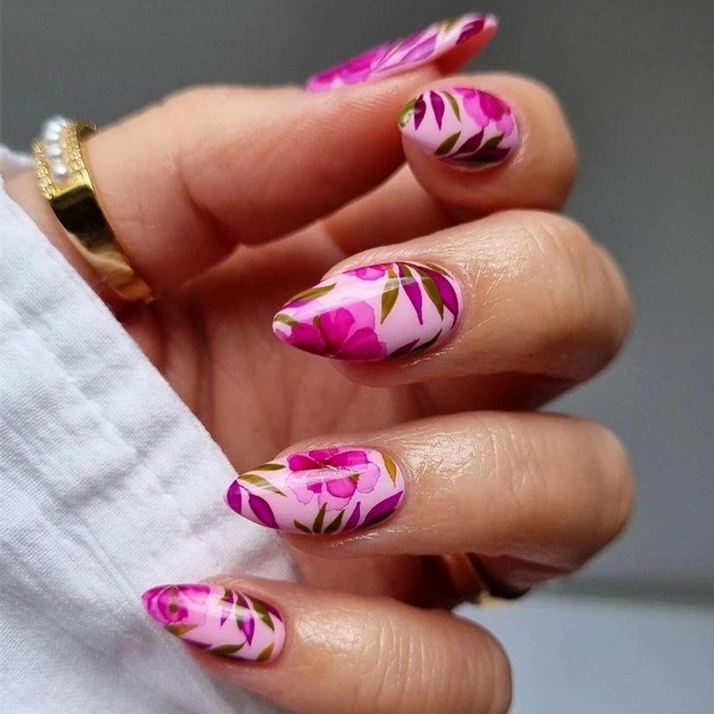 MISUD Press on Nails Medium Almond Fake Nails Glossy Glue on Nails Pink Flower Acrylic Nails Stiletto Artificial Nails Summer Floral Stick on False Nails with Design 24 pcs