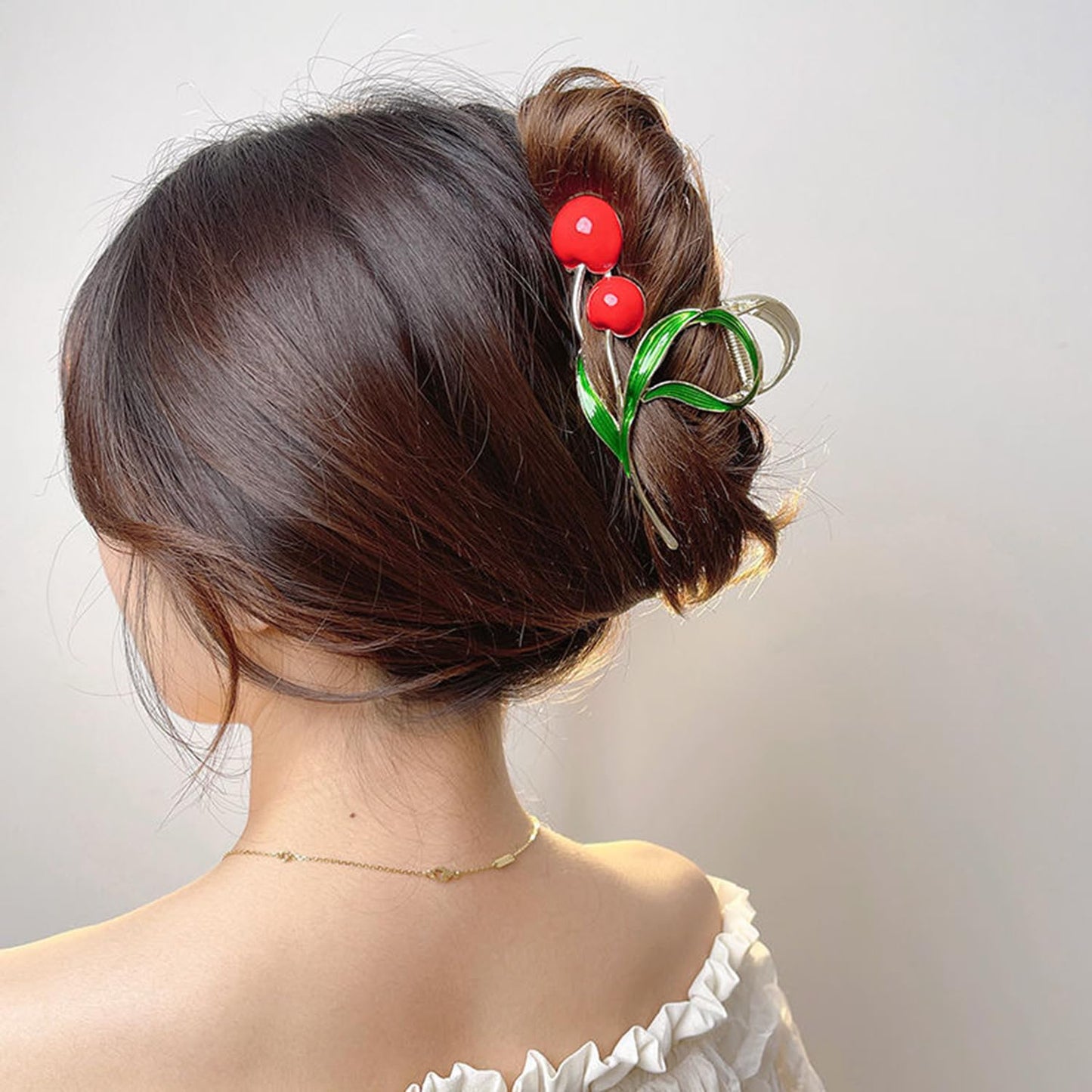 Cherry Metal Hair Claw Clips Large Metal Hair Claw Clips Strong Hold Hair Jaw Clips Cute Red Cherry Green Leaves Hair Claw Strong Hold Hair Jaw Clips Nonslip Hair Catch Clip for Women and Girls 1Pcs