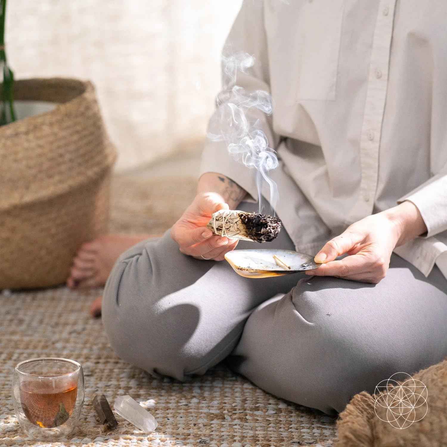 White Sage Energy Cleansing Smudge Stick & Spray for Negative Energy Removal, Reiki and Quartz Charged, Full Moon Enhanced, Aura Healing, Space Clearing, Spiritual Defense, Protection (8oz)