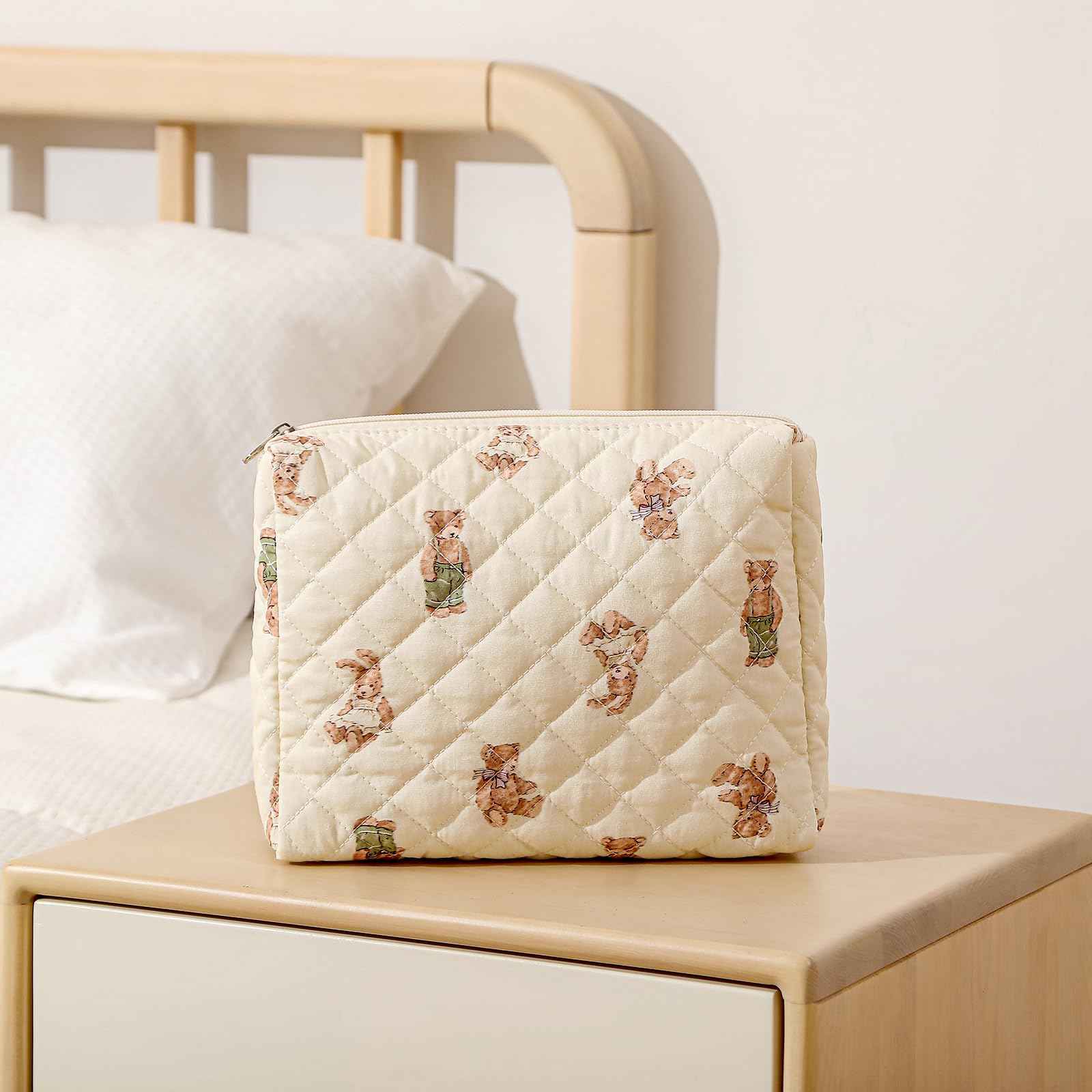 RSRSLEII 2 Pcs Quilted Cotton Makeup Pouch, Coquette Floral Quilted Toiletry Makeup Bag for Women and Girls, Aesthetic Travel Organized Cosmetic Bags(02Bear Pattern)