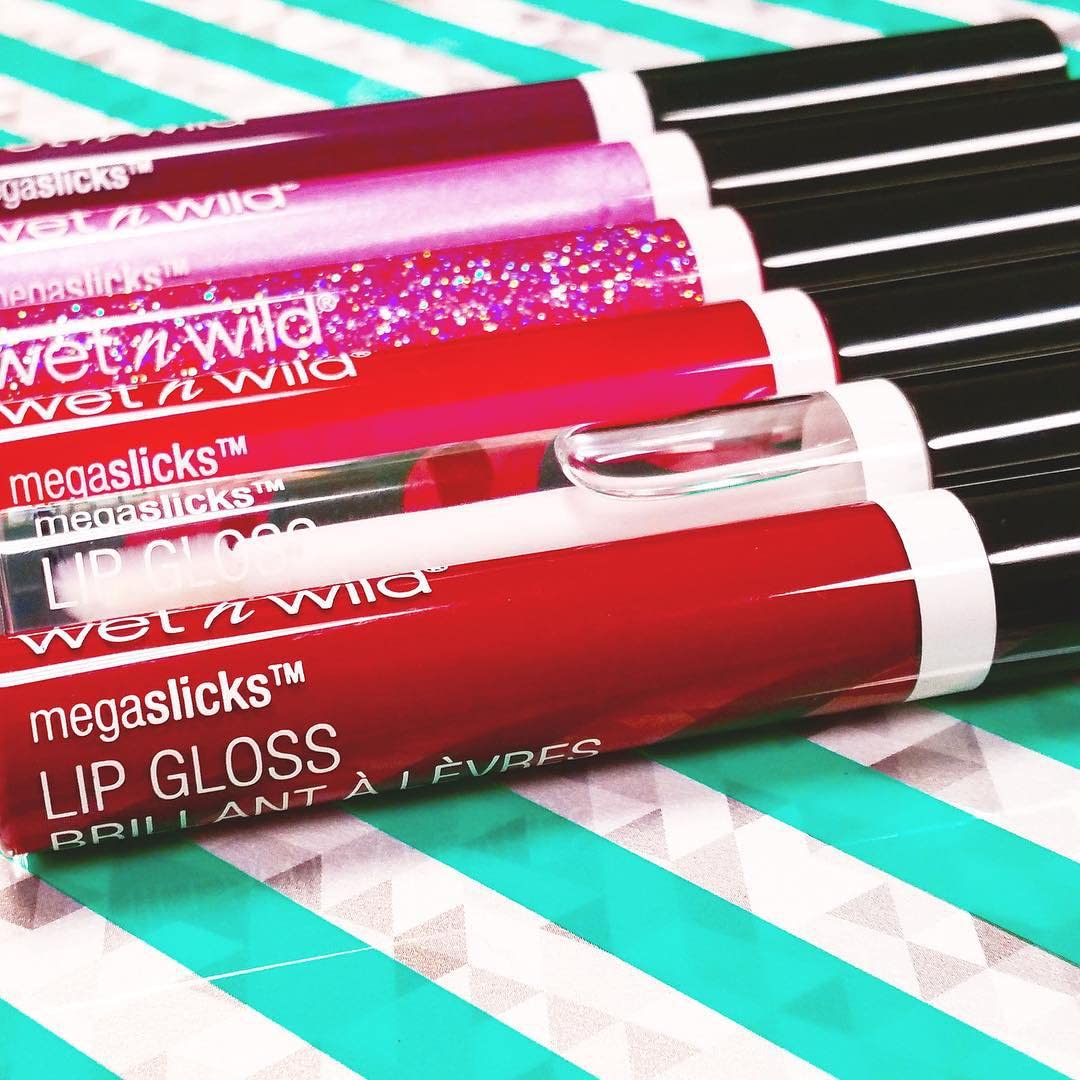 wet n wild MegaSlicks Lip Gloss, Ultra-Glossy, Vitamin-E Enriched, Ultra-Gloss High Shine Moisturizing, Cruelty-Free & Vegan - Berried Treasure(Carded)