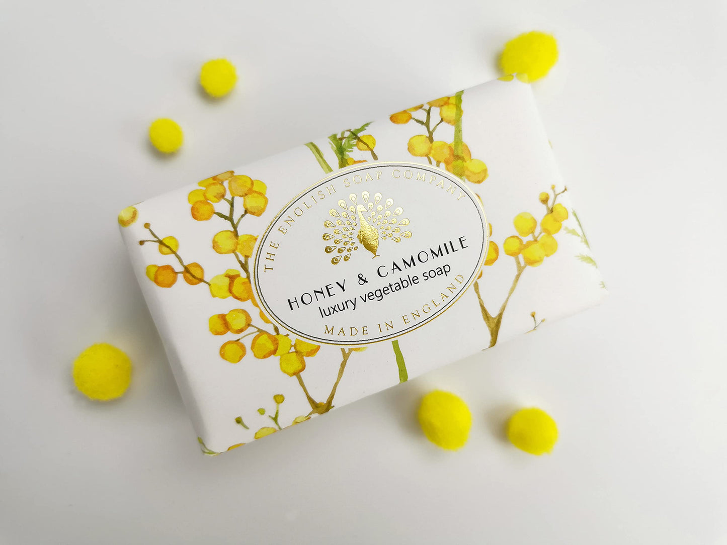 The English Soap Company Vintage Wrapped Soap Bar, Luxury Honey & Chamomile Shea Butter Soap Bar, Moisturising Soap Bar for Face and Body, Honey & Chamomile Scent 190g