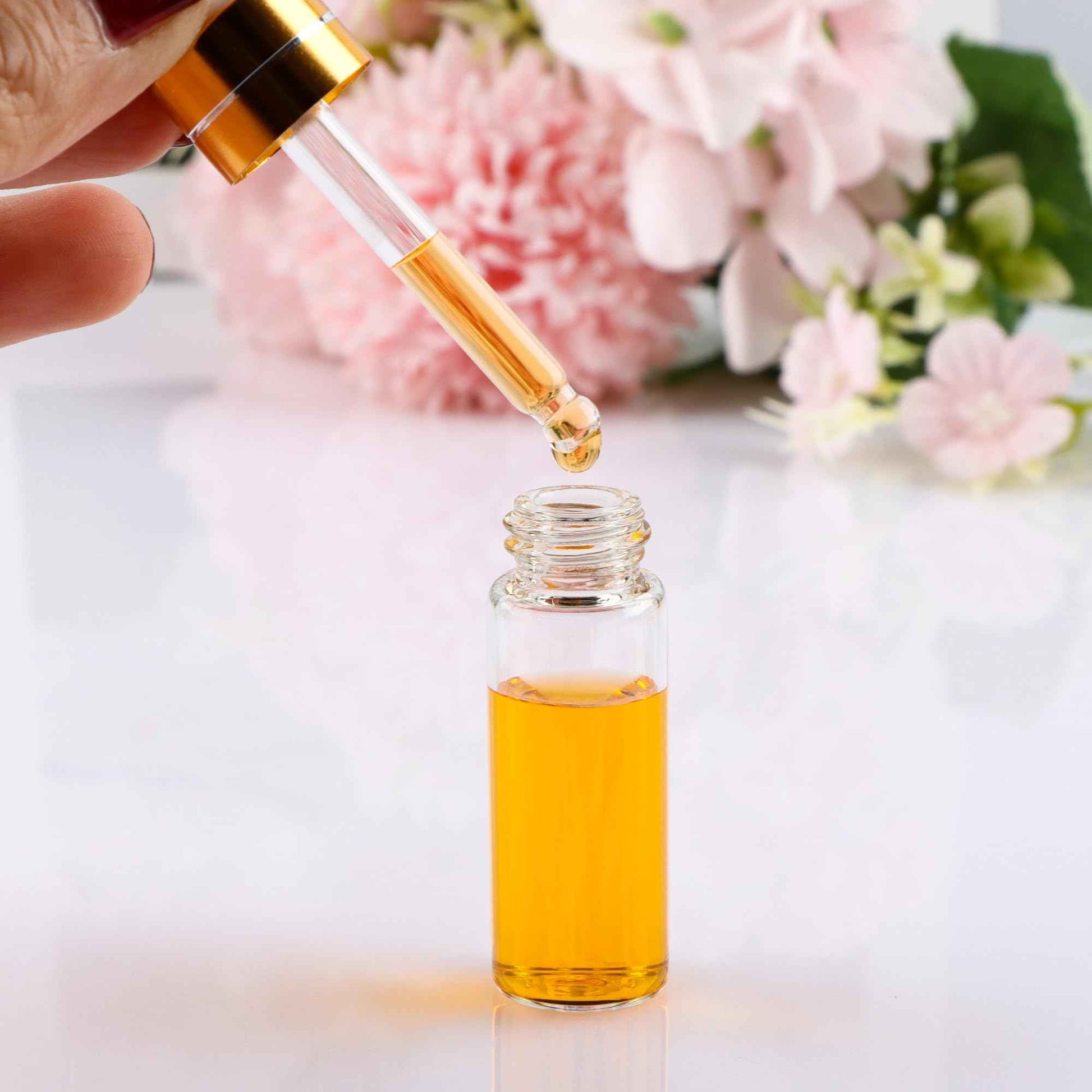 Comrzor 100 Pack 5ml Clear Glass Dropper Bottles with 4 Pcs Plastic Droppers, Mini Sample Dropper Bottles for Essential Oils Perfume Cosmetic Liquid, Empty Travel Sample Vials with Gold Cap