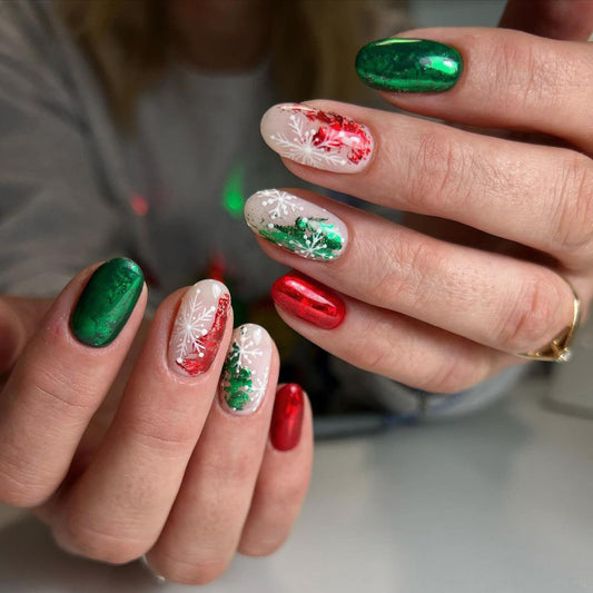 Christmas Nails Press on Nails Short Oval Fake Nails with Designs Snowflake Christmas Red and Green Glossy Full Cover Acrylic Almond False Nails Xmas Winter Glue on Nails for Women and Girls 24Pcs