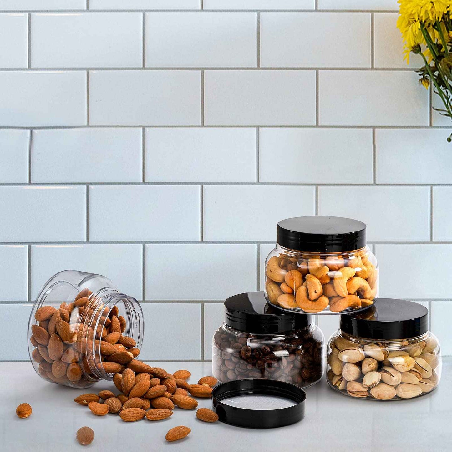 Yarlung 16 Pack 8 Oz Plastic Jars with Lids, Clear Body Scrub Containers Empty Refillable Containers Round Low Profile Samples Jars for Makeup, Body Butter, Creams, Slime, Travel Storage