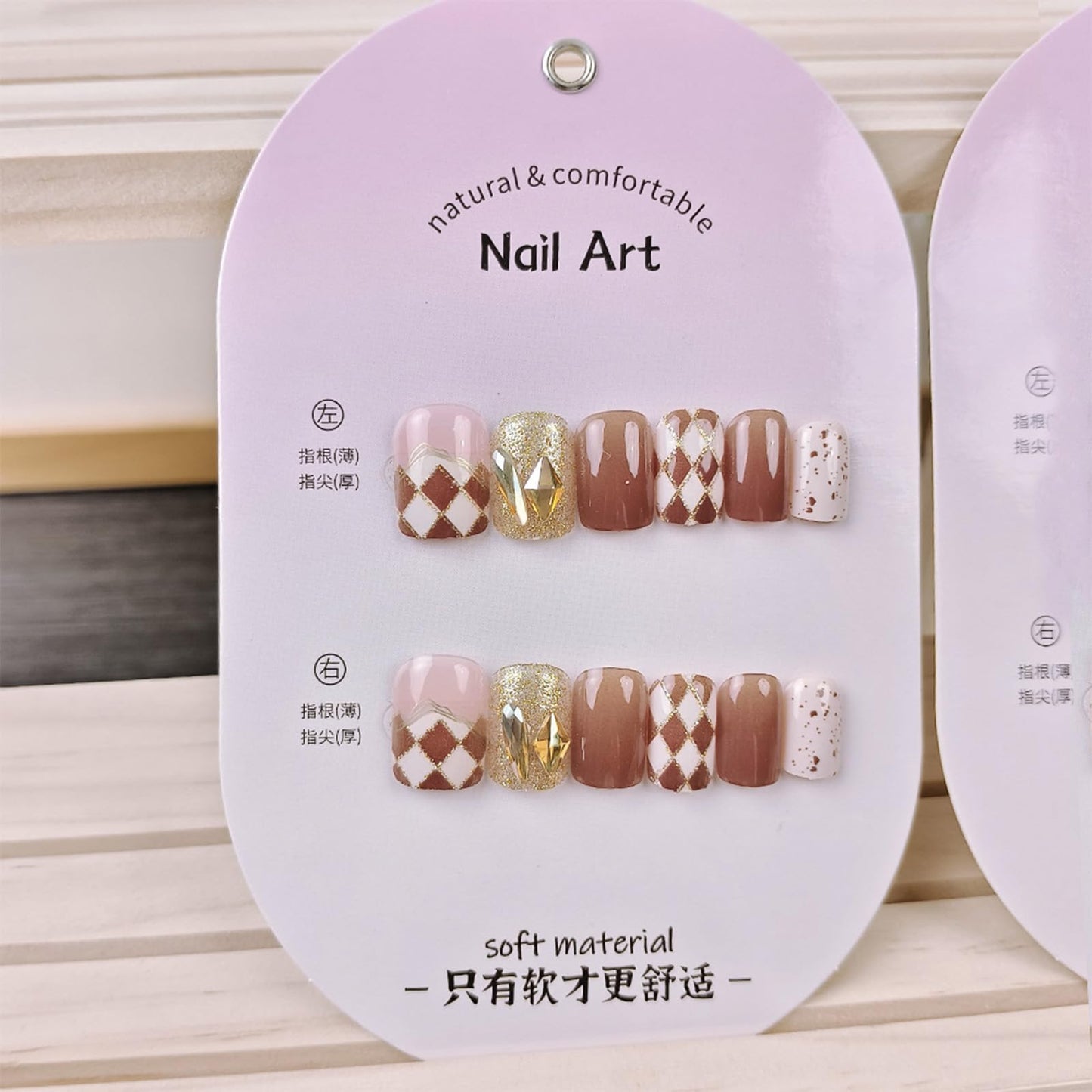 SINHOT Square Press on Nails Medium Squoval Fake Nails Checkerboard Acrylic Nails Glossy Glue on Nails Gold Glitter Artificial Nails Stick on False Nails with Design 24 pcs