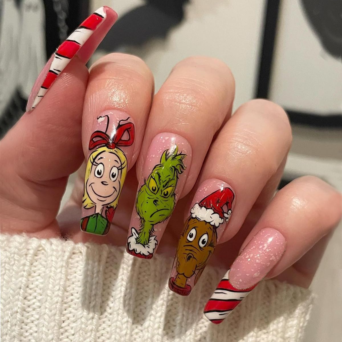 Christmas Press on Nails Long Coffin Fake Nails Funny Cartoon Designs False Nails Pink Cute Acrylic Nails Winter Xmas Glue on Nails Gloss Artificial Nails for Women Holiday Manicure Decorations