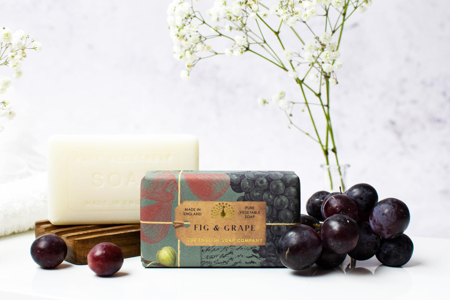 The English Soap Company Anniversary Wrapped Soap Bar, Luxury Fig Shea Butter Soap Bar, Moisturising Soap Bar for Face and Body, Fig and Grape Scent 190g