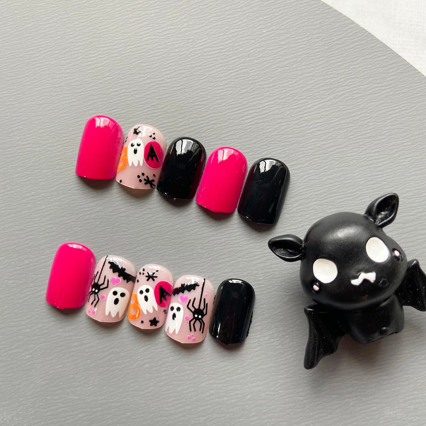 Short Square Press on Nails Halloween Fake Nails Pink Black False Nails Spider Ghost Acrylic Nails Bat Star Artificial Nails Full Cover Stick on Nails Glossy Glue on Nails for Women Girls Manicure