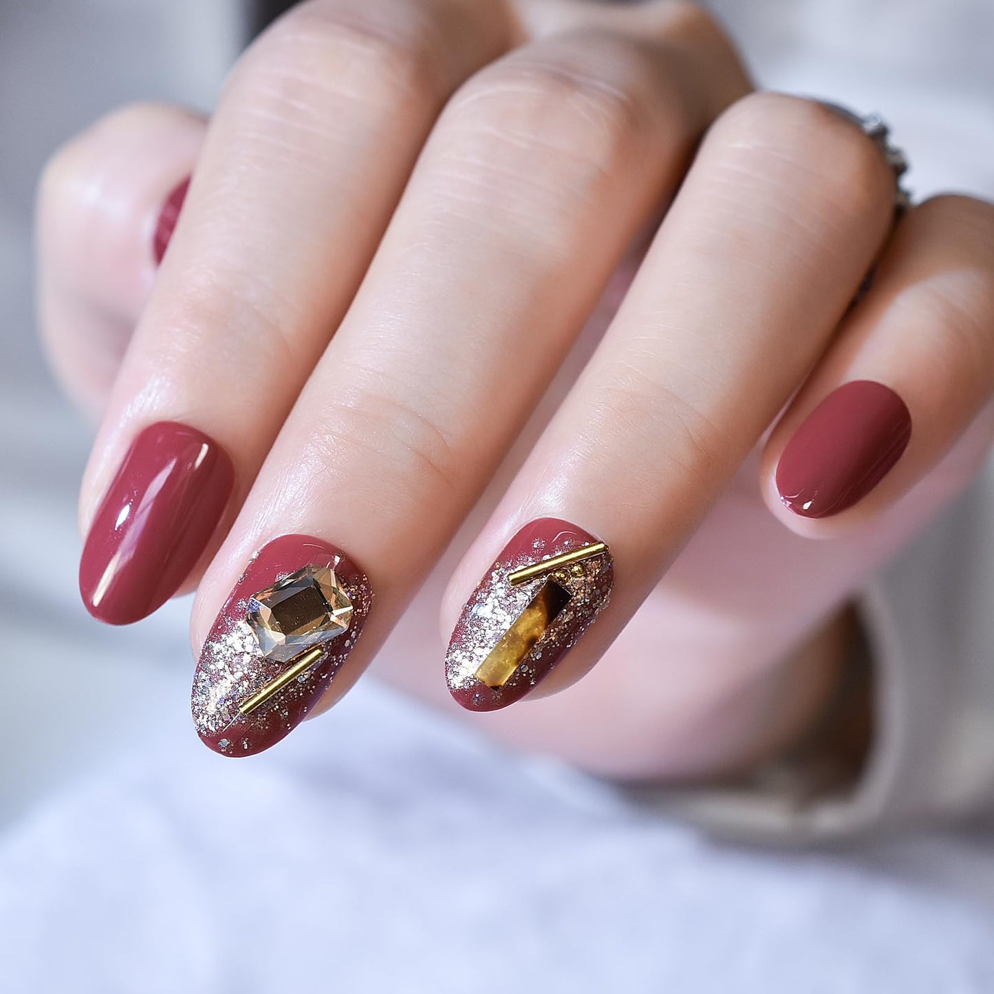 ELEVENAIL Shiny Glitter Press On Nails with 3D Diamond Glossy Brownish Red Christmas Nail Art Tips Medium Length Oval False Acrylic Salon Women Girls Manicure Reusable Fake Nails Gifts for Women Girls