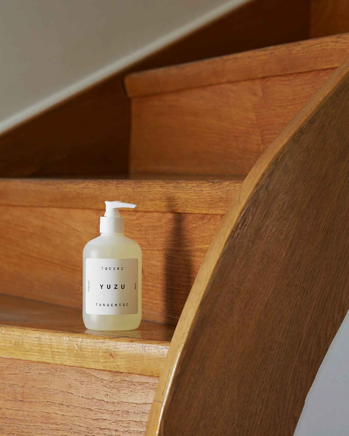 Tangent GC Yuzu Organic Hand Soap – Scented Liquid Hand Soap with Soft Citrus, Zesty Lemon & Delicate Floral Notes, Vegan, Cruelty-Free & Sustainable, Made in France, 350ml