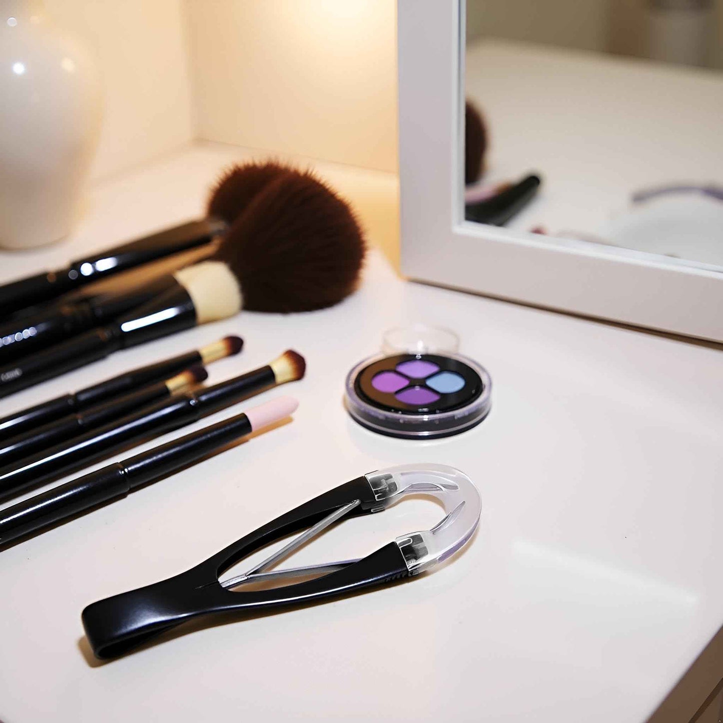 Black Automatically Retractable Eyebrow Tweezers Stainless Steel Tweezers for Women Facial Hair and Ingrown Hair Removal Hair Removal Tweezer Shave and Hair Removal