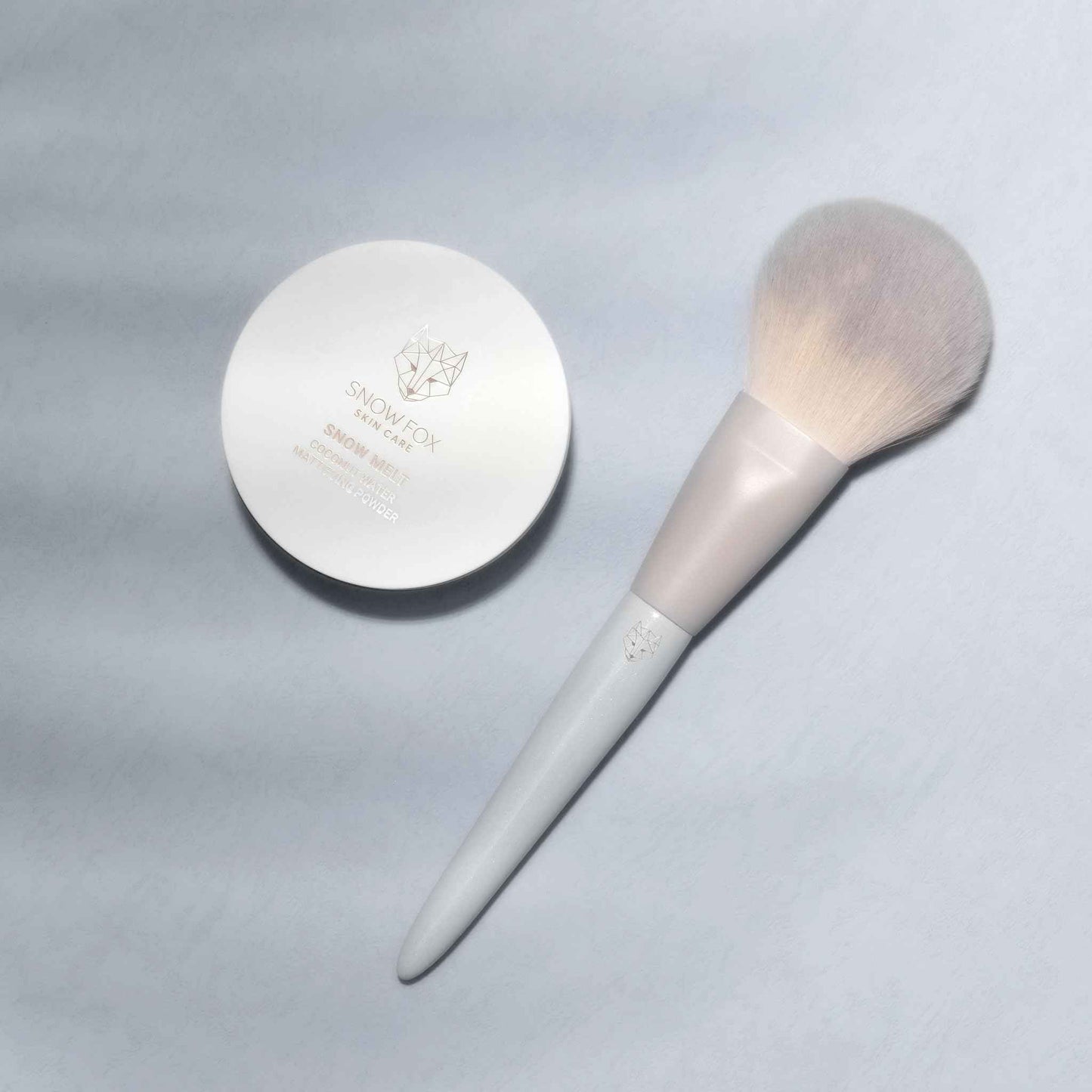 Snow Fox Skincare Fox Tail Loose Powder Brush for Fast Powder Application