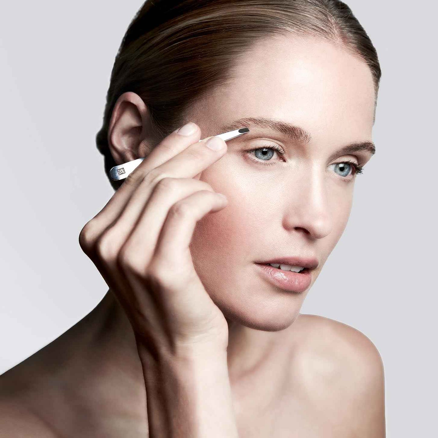 ZWILLING Slant Tweezer (plucking eyebrows, removing splinters, hand-finished, roughened tips), Polished, Silver, 3.5 inch