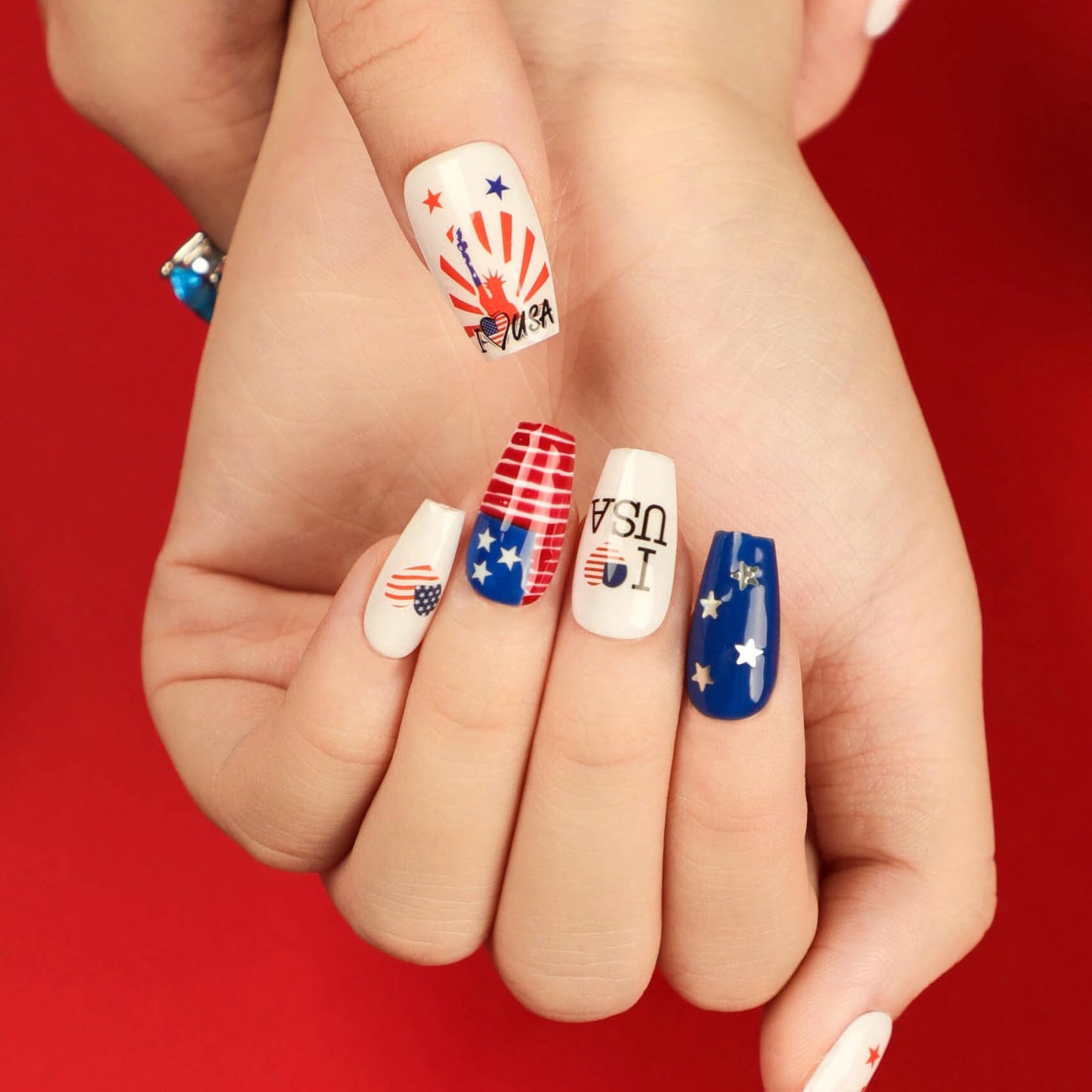 24Pcs 4th of July Press on Nails Medium Coffin Fake Nails Glossy Red Blue American Flag Glue on Nails Independence Day Patriotic False Nails with Star Heart Design Artificial Nails for Women and Girls