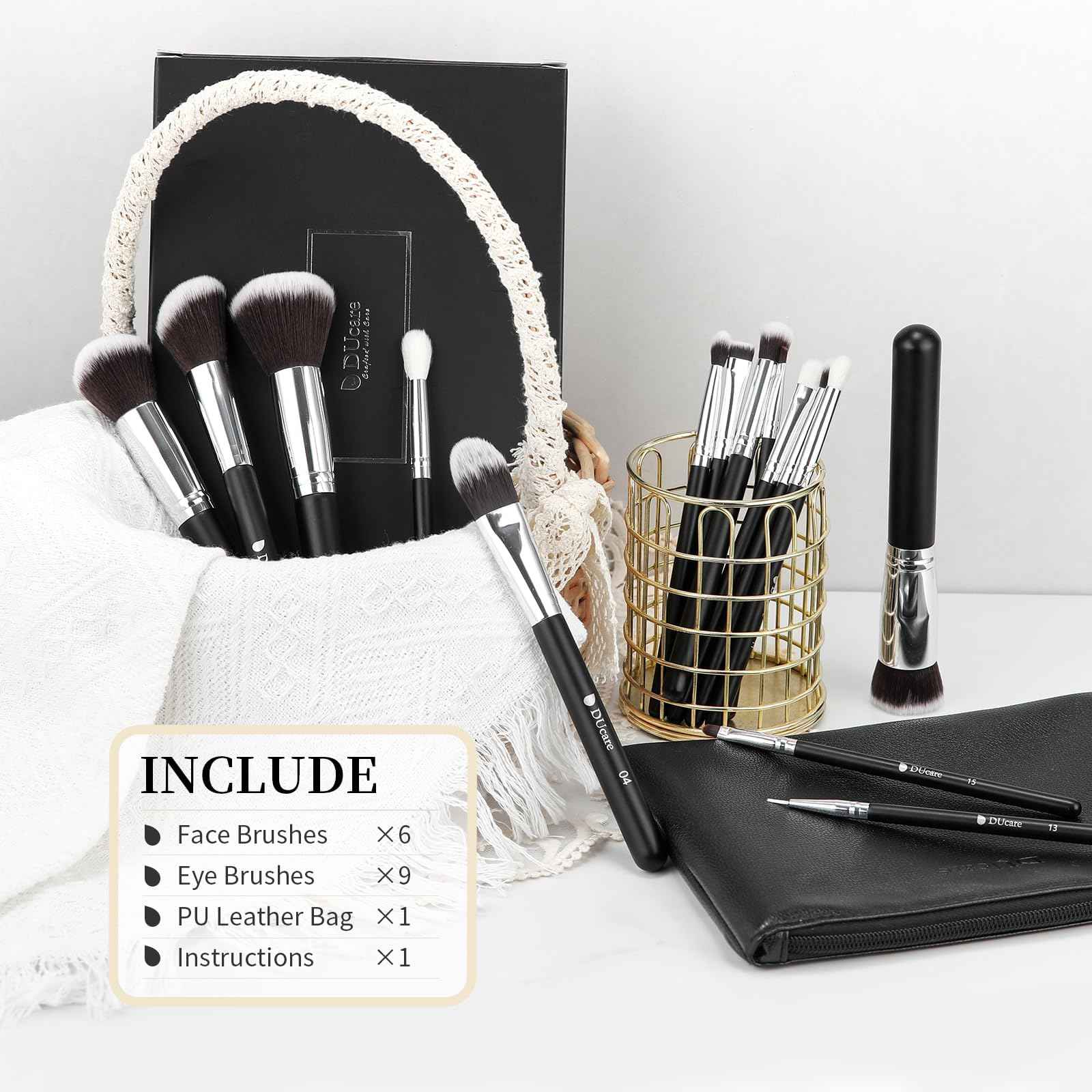DUcare Makeup Brushes with Bag,15Pcs Christmas Makeup Brush Set Travel Kabuki Foundation Blending Blush Eyeliner Shadow Brow Concealer Brushes Kit