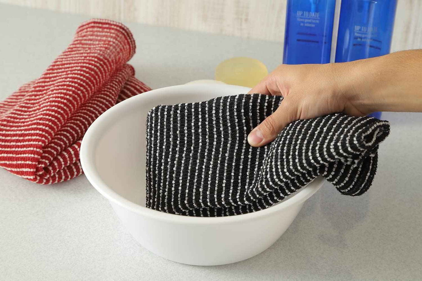 Exfoliating Washcloth [Made in Japan] Extra Long Exfoliating Towel Special Texture Makes Fluffy Foam Lather, Back Scrubber, Dead Skin Cell Remover, Loofah for Women and Men (2pcs Set(Black, Red))