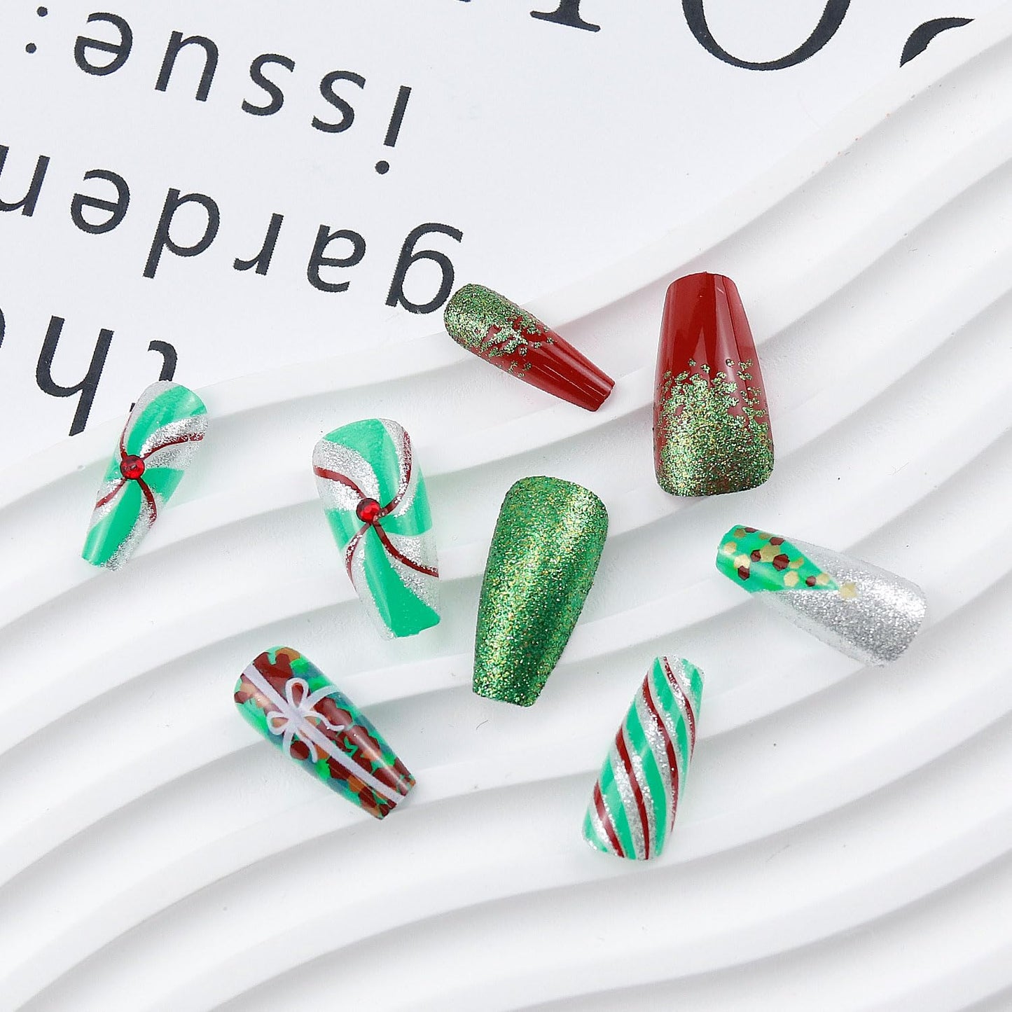 Christmas Press on Nails Medium Length Square Christmas Fake Nails Xmas Green Red Sliver False Nails Glitter Gift Christmas Tree Design Acrylic Full Cover Glue on Nails for Women Girls 24Pcs