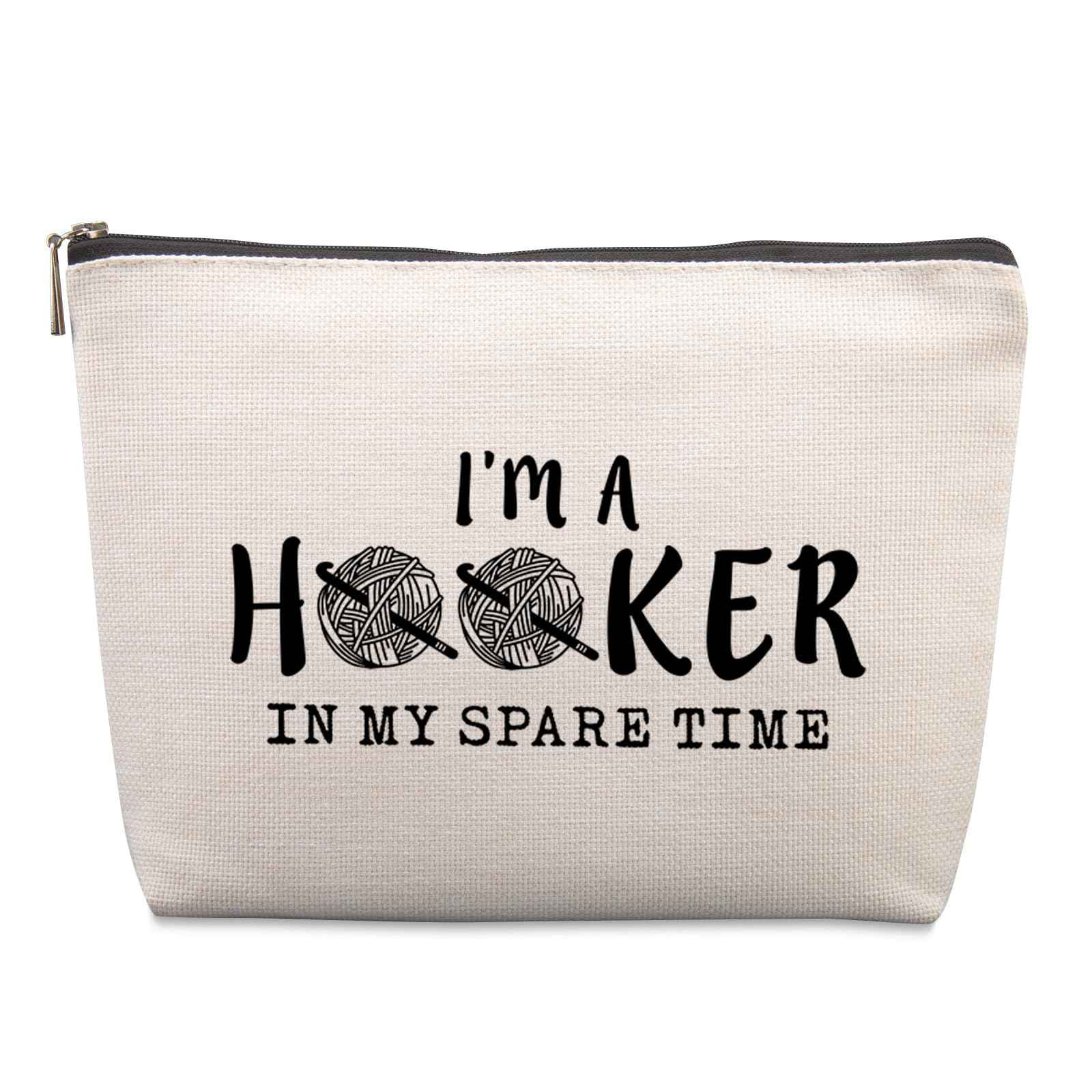 Lcoanriut Funny Crochet Gifts Makeup Bag, Crochet Gifts for Crochet Lovers, Crochet Knitting Gifts Christmas Friendship Fun Gifts Funny Birthday Gifts for Women Friends Sister Mom Travel Cosmetic Bag