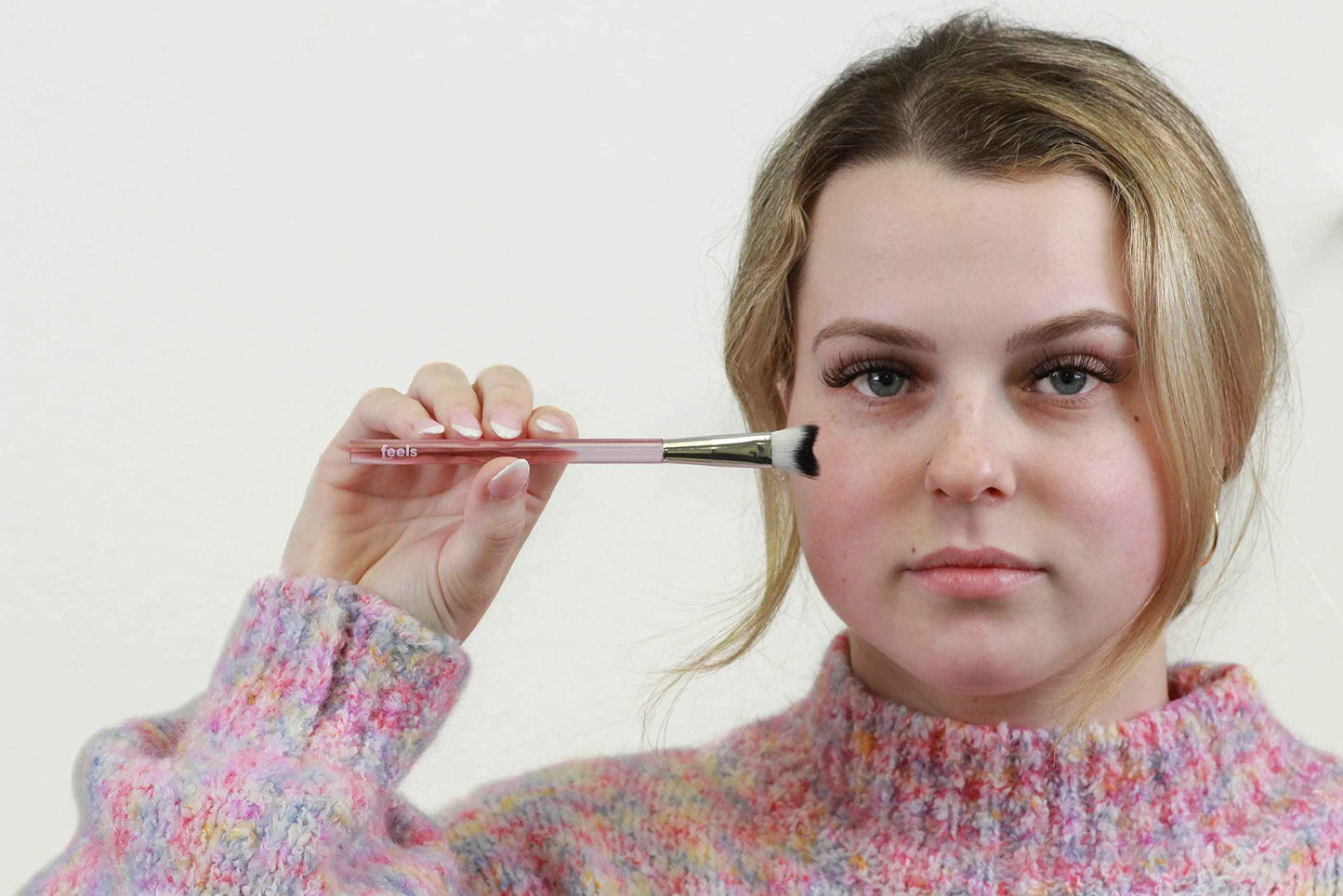 Feels Lash Cleaning Brush Eyelash Extensions Shampoo Brush Soft Curved Fluffy Cleansing (10 pack, Pink)