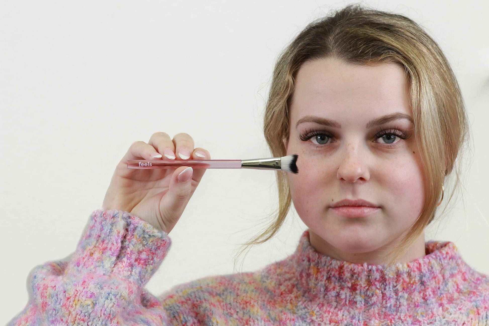 Feels Lash Cleaning Brush Eyelash Extensions Shampoo Brush Soft Curved Fluffy Cleansing (10 pack, Pink)