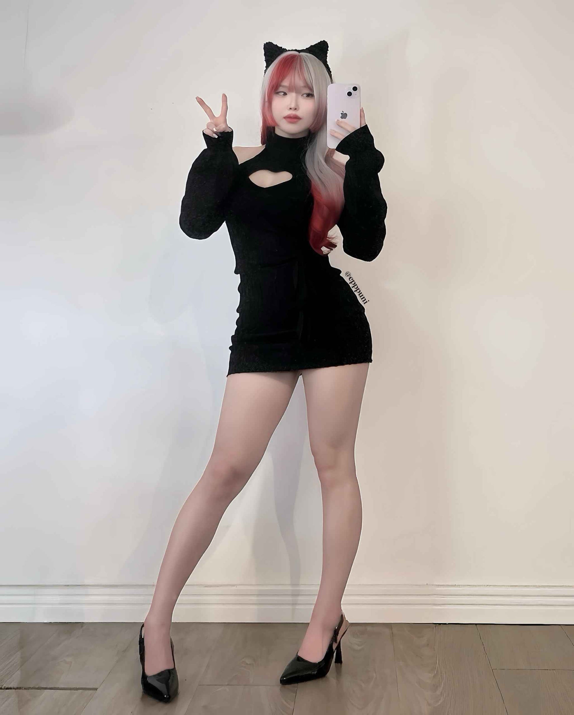 KORURACLUB gradient Wigs cosplay Wig pink Wigs lolita wigs anime Wig halloween Wigs for women (No accessories included) (Crimson Silver Glow)