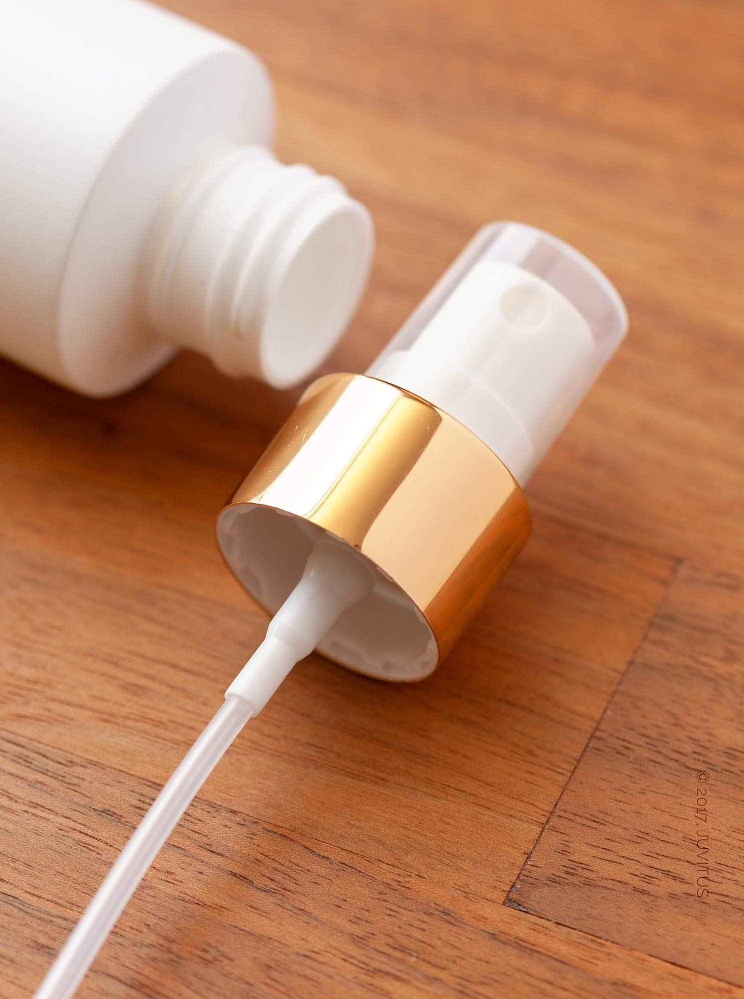 JUVITUS 4 oz / 120 ml White Plastic HDPE Refillable Cylinder Squeeze Bottle with Gold Fine Mist Spray (12 Pack)