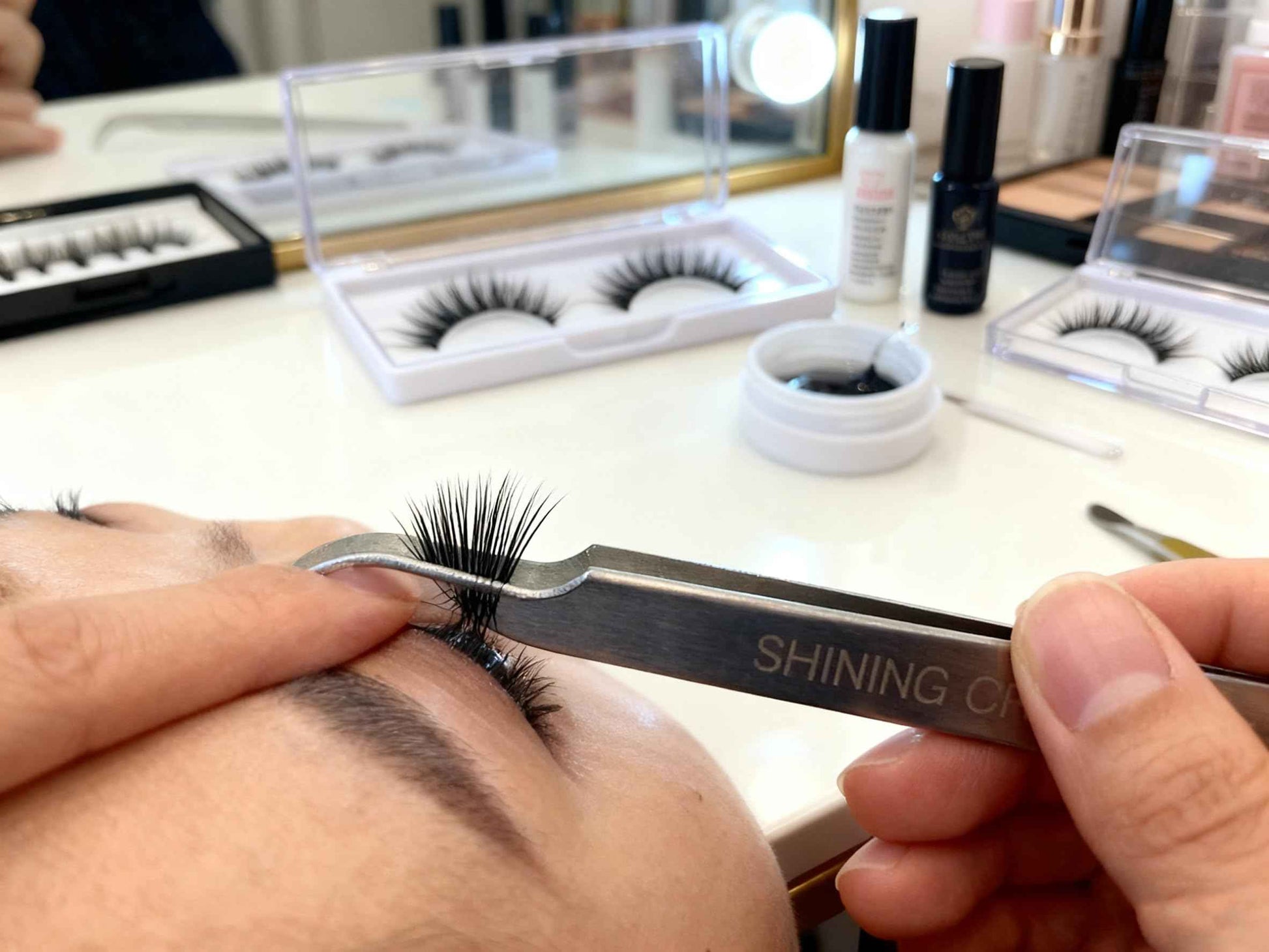 SHINING CROWN Curved Tweezers for Eyelash Extensions 1PC