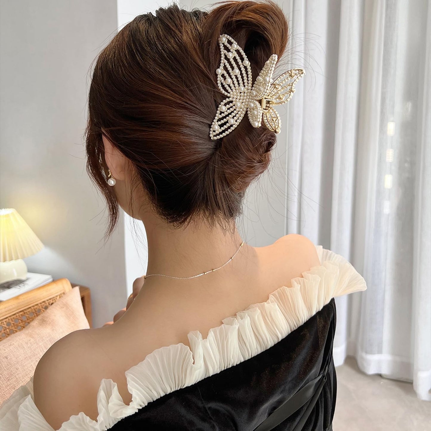 Butterfly Hair Clip Gold Metal Hair Claw Clips Large Strong Hold Hair Jaw Clips Fashion Sparkly Rhinestones Pearls Design Butterfly Hair Clamps Fashion Non-slip Hair Accessories for Women and Girls