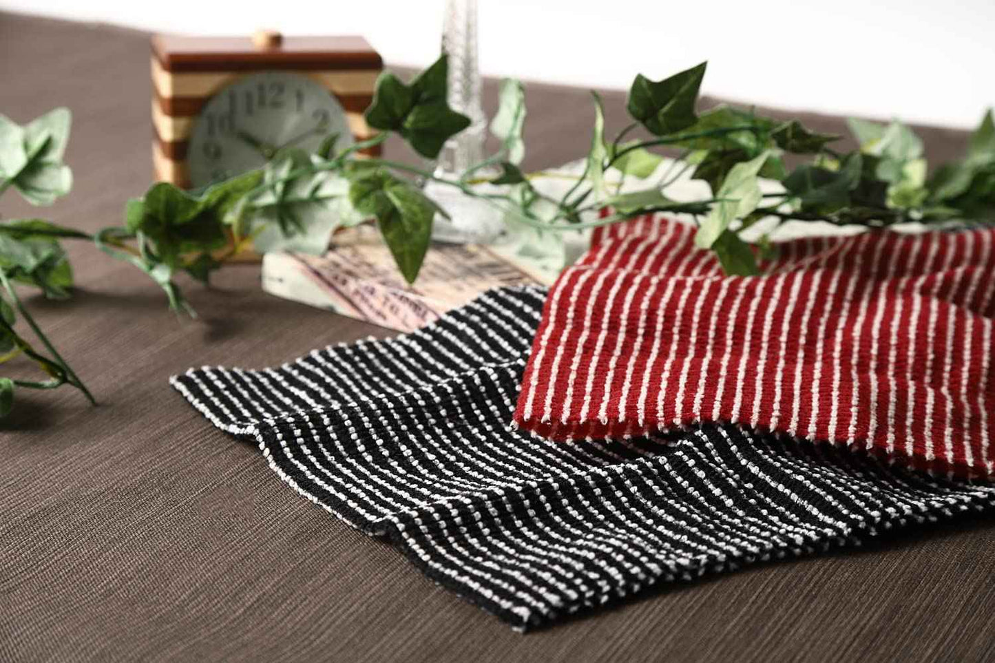 Exfoliating Washcloth [Made in Japan] Extra Long Exfoliating Towel Special Texture Makes Fluffy Foam Lather, Back Scrubber, Dead Skin Cell Remover, Loofah for Women and Men (2pcs Set(Black, Red))