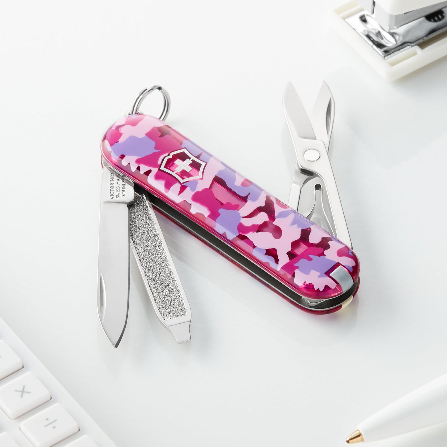 Victorinox Classic SD Swiss Army Knife, Compact, 7 Functions, Swiss Made Pocket Knife with Small Blade, Screwdriver and Key Ring - Pink Camouflage