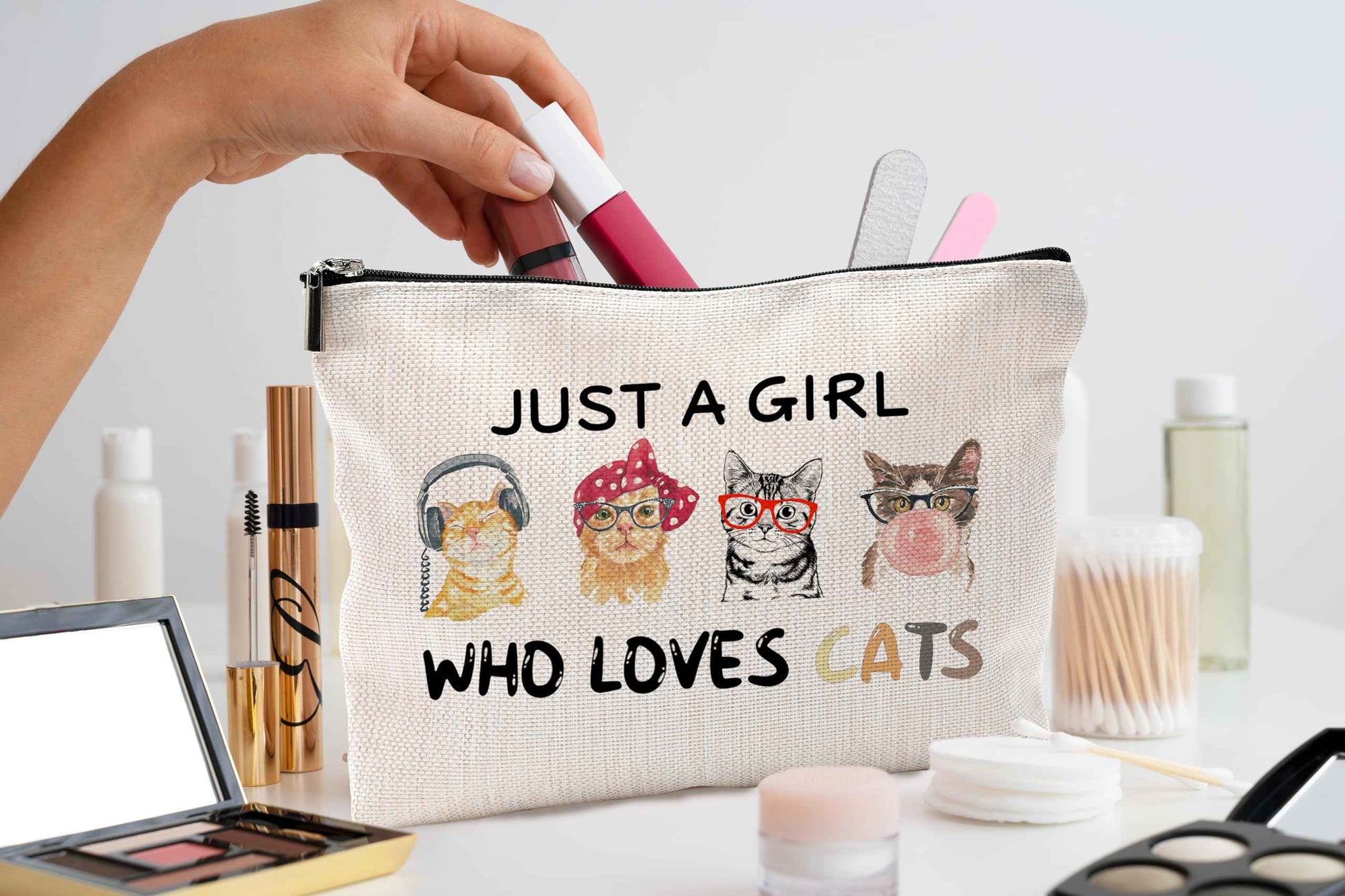 QGFM Cat Makeup Bag,Funny Cat Gifts Makeup Bag With Zipper,Cats Gifts for Women,Just A Girl Who Loves Cats Cosmetic Bag
