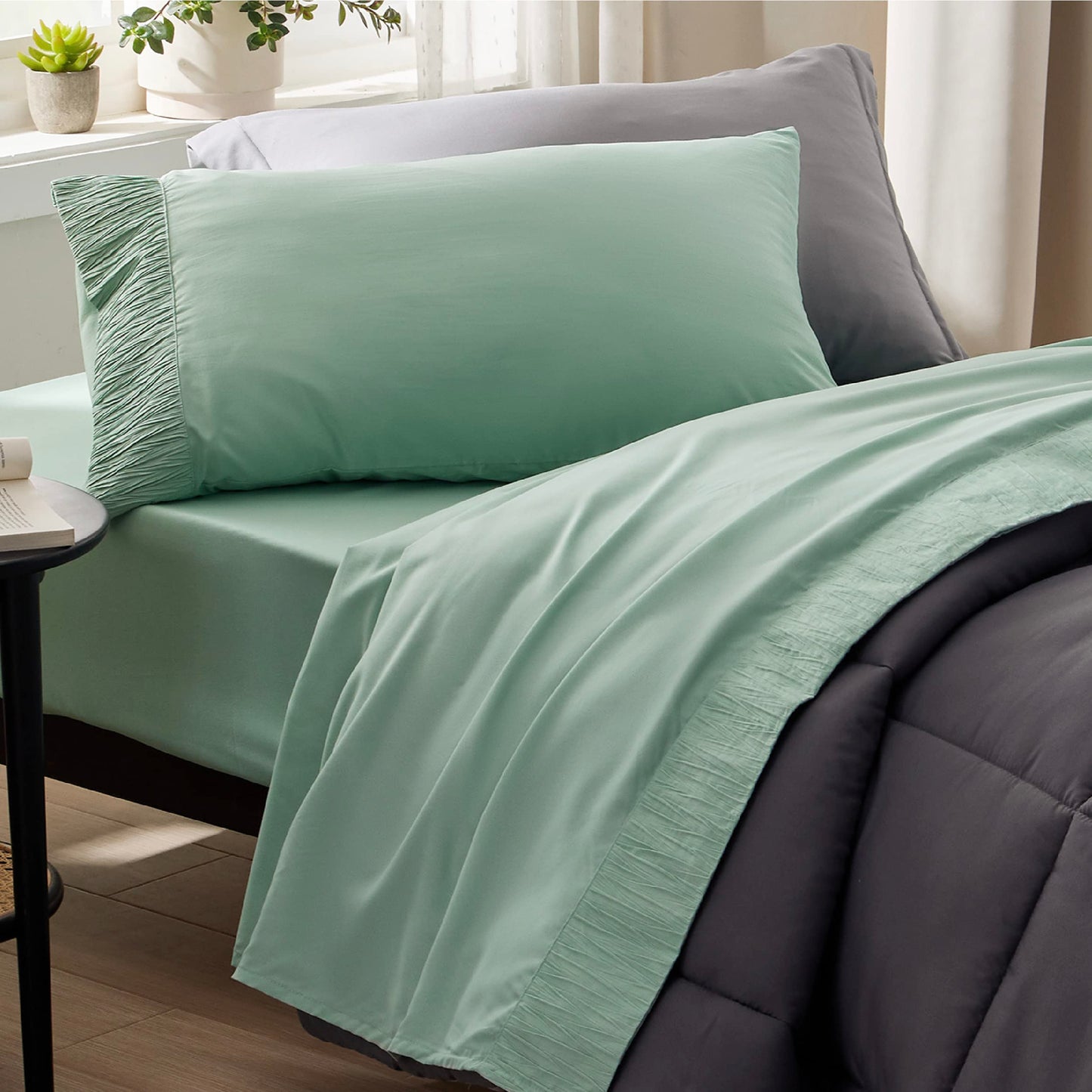 Bedsure Twin Sheets Set - Soft Twin Bed Sheets, 3 Pieces Hotel Luxury Mint Green Sheets Twin, Easy Care Polyester Microfiber Cooling Bed Sheet Set