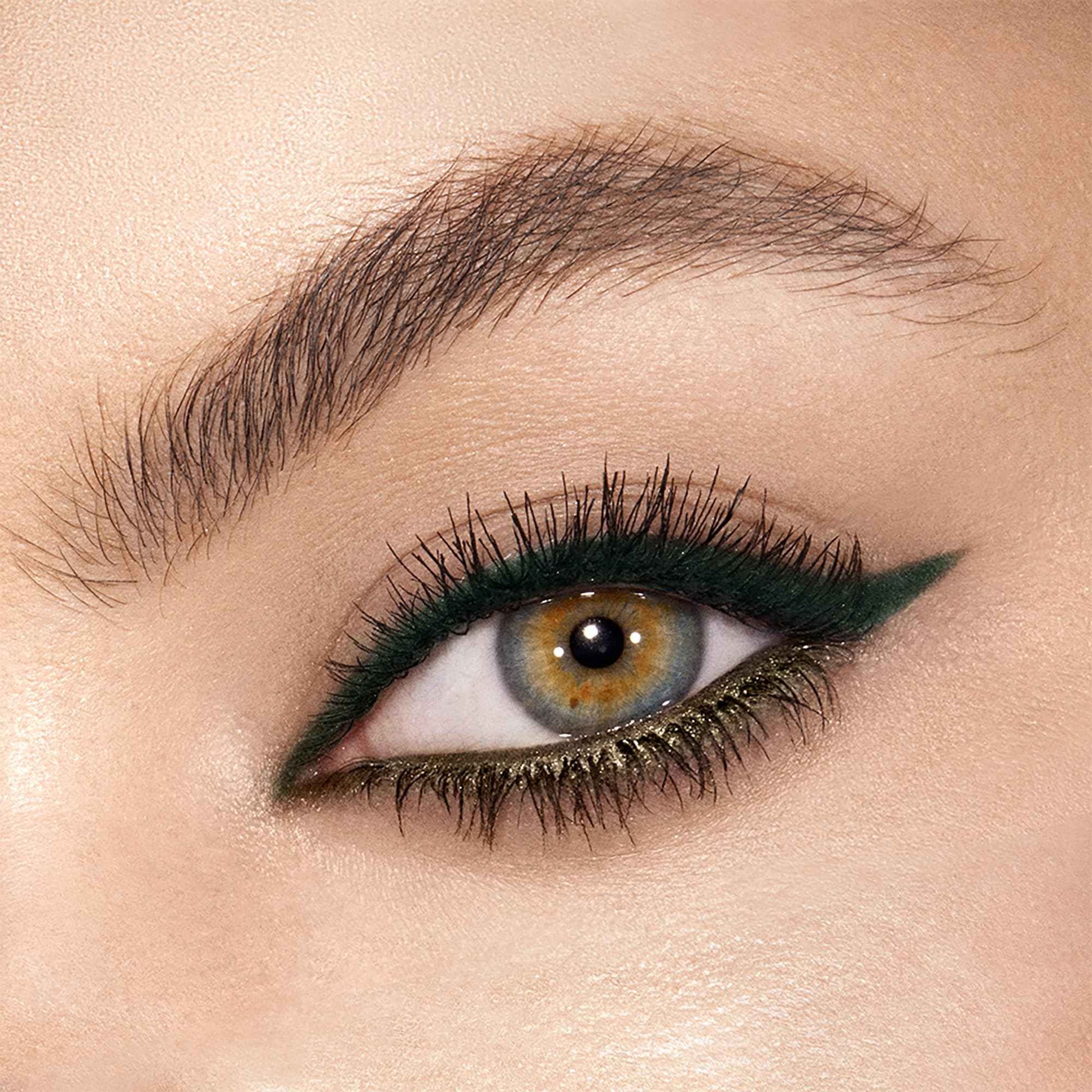 Charlotte Tilbury Magic Eyeliner - Waterproof Eyeliner Pencil with Matte & Metallic Finishes - Creamy, Blendable Formula with Up to 16HR Wear - Smudge & Humidity Proof - Green Lights