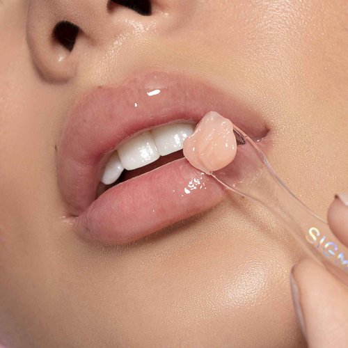 Sigma Beauty Hydro Melt Lip Mask - Hush - Lip Sleep Mask or Day Mask - Plumps, Hydrates and Adds Shine - Leave On Lip Mask with Hyaluronic Acid, Vitamin E, Jojoba oil, and Shea Butter