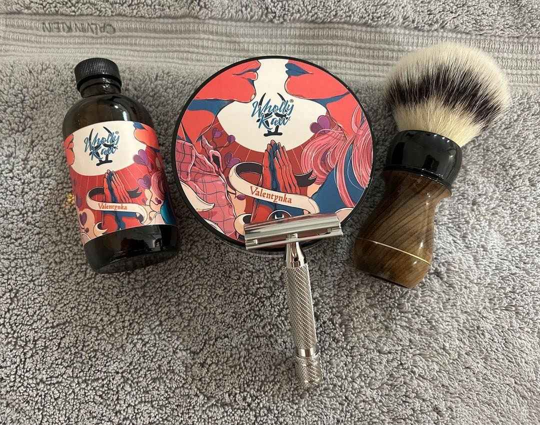 Valentynka Tallow Shaving Soap. Enriched with Donkey Milk, Water Buffalo Milk, Whey Proteins, Omega 3, Omega 6, Hops Extract. Canadian Fir, Leather, Orange, Jasmine, Sugar, Amber, Saffron, Cedarwood