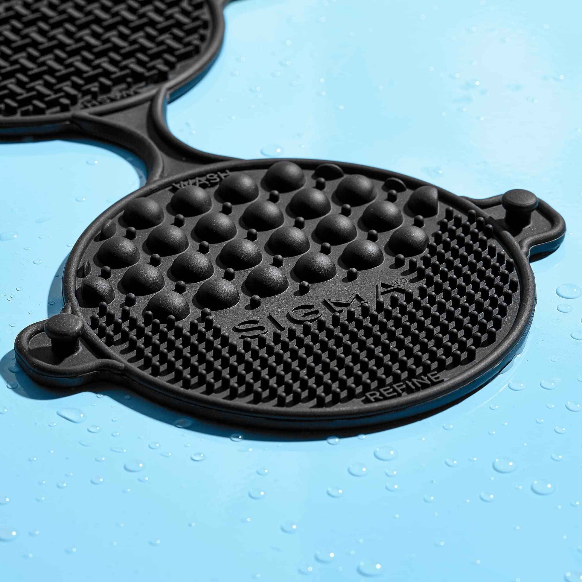 Sigma Beauty Makeup Brush Cleaning Bundle - Switch & Palmat, Black Synthetic Bristles, Plastic Handle & Case, Travel-Friendly