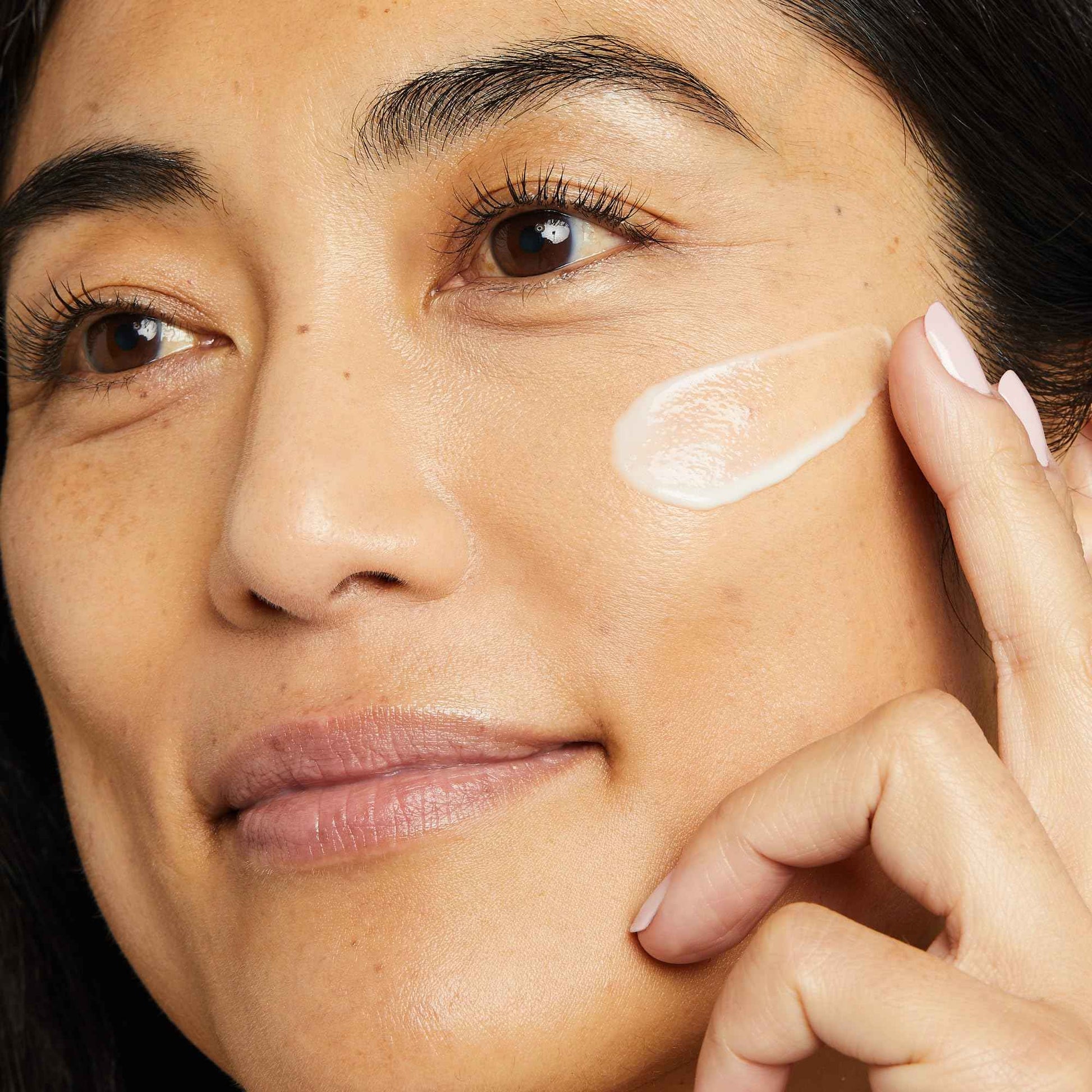 No7 Retinol Collection - Includes Retinol Night Repair Cream (25ml), Eye Cream (5ml), 0.3% Night Concentrate (10ml), Velvet Eye Mask & Pillow Mist (75ml) (5 Count)