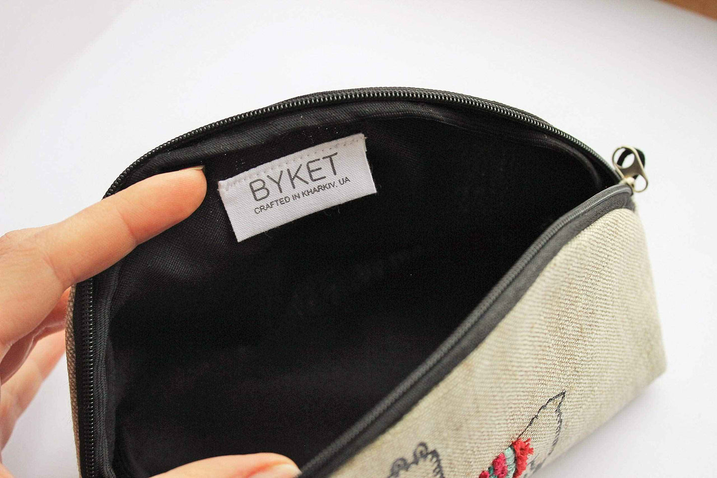 Alpaca makeup bag Embroidered llama cosmetic purse Small beauty bag for women Linen zippered pouch